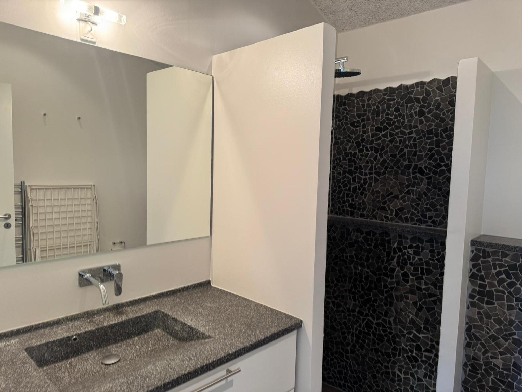 Three-Bedroom Superior Apartment thumbnail 6