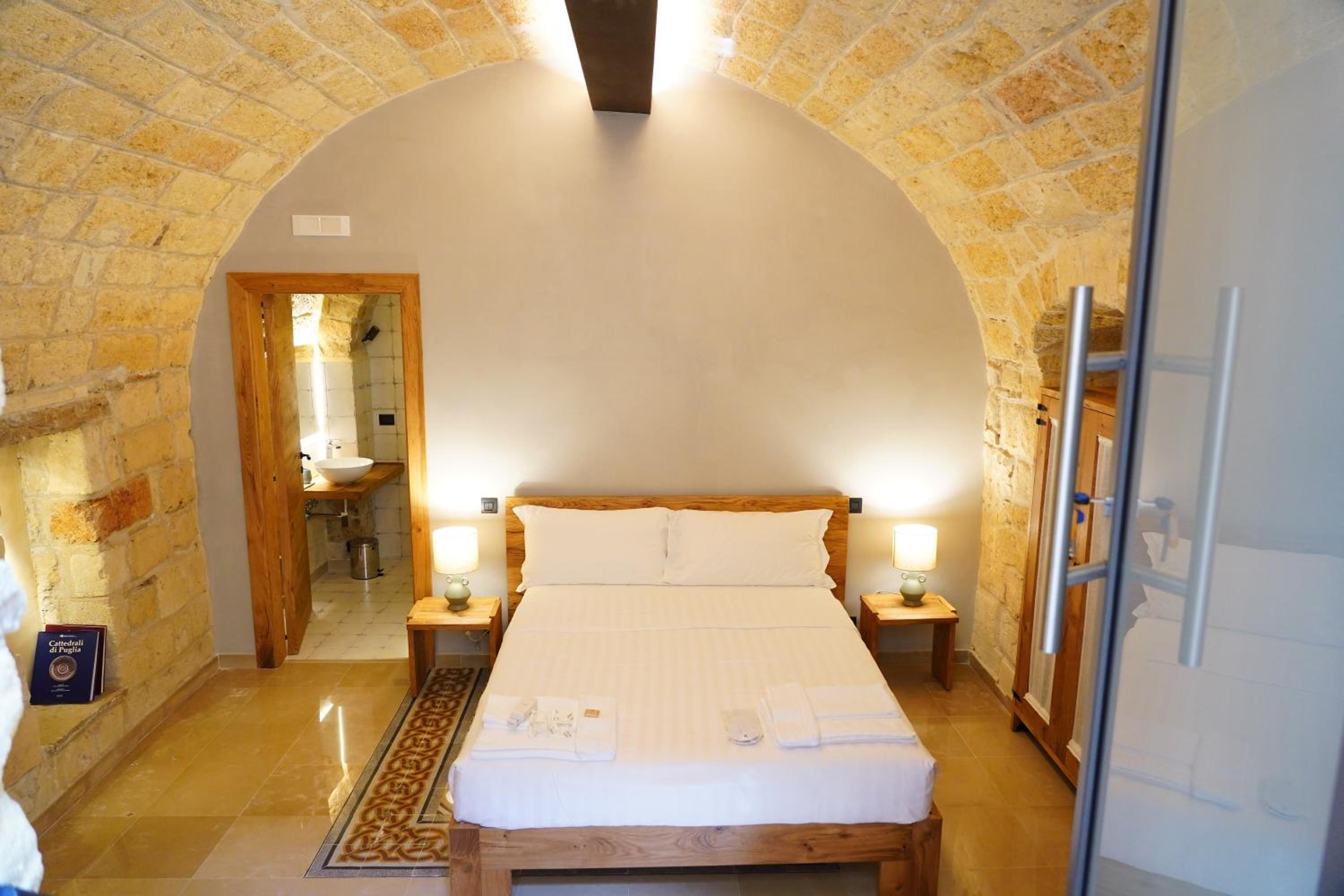 Double Room with Private Bathroom photo 2