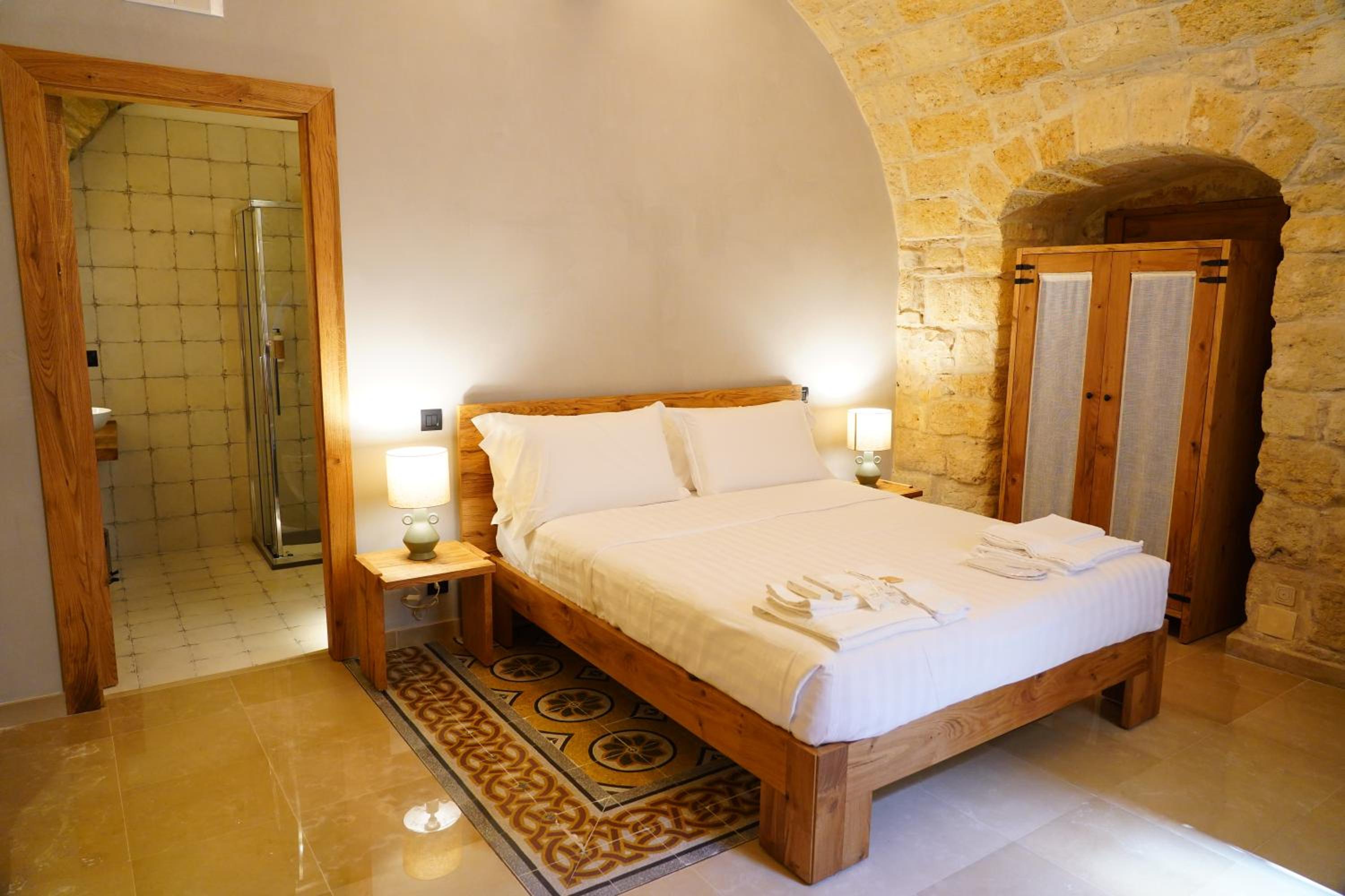 Double Room with Private Bathroom photo 3
