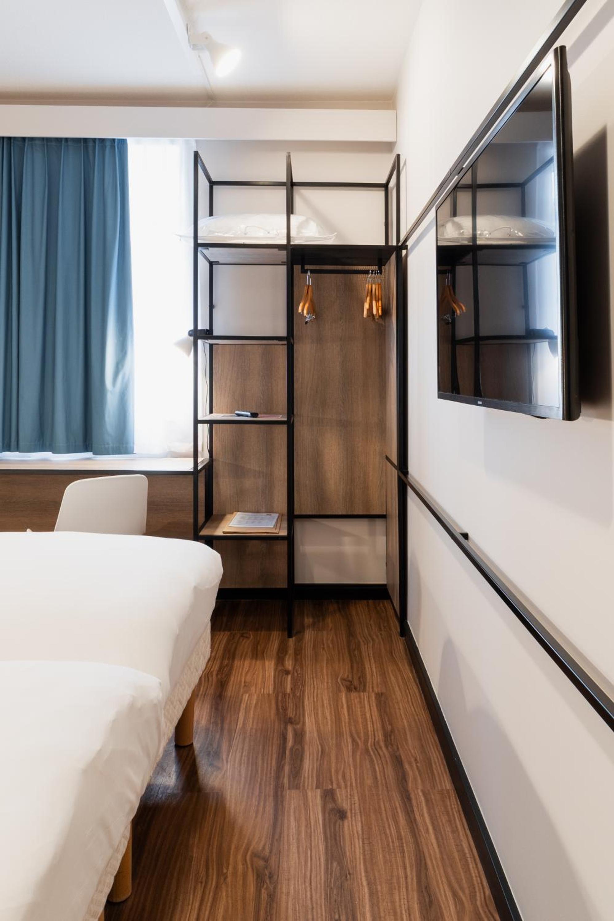 Twin Room - Photo 10