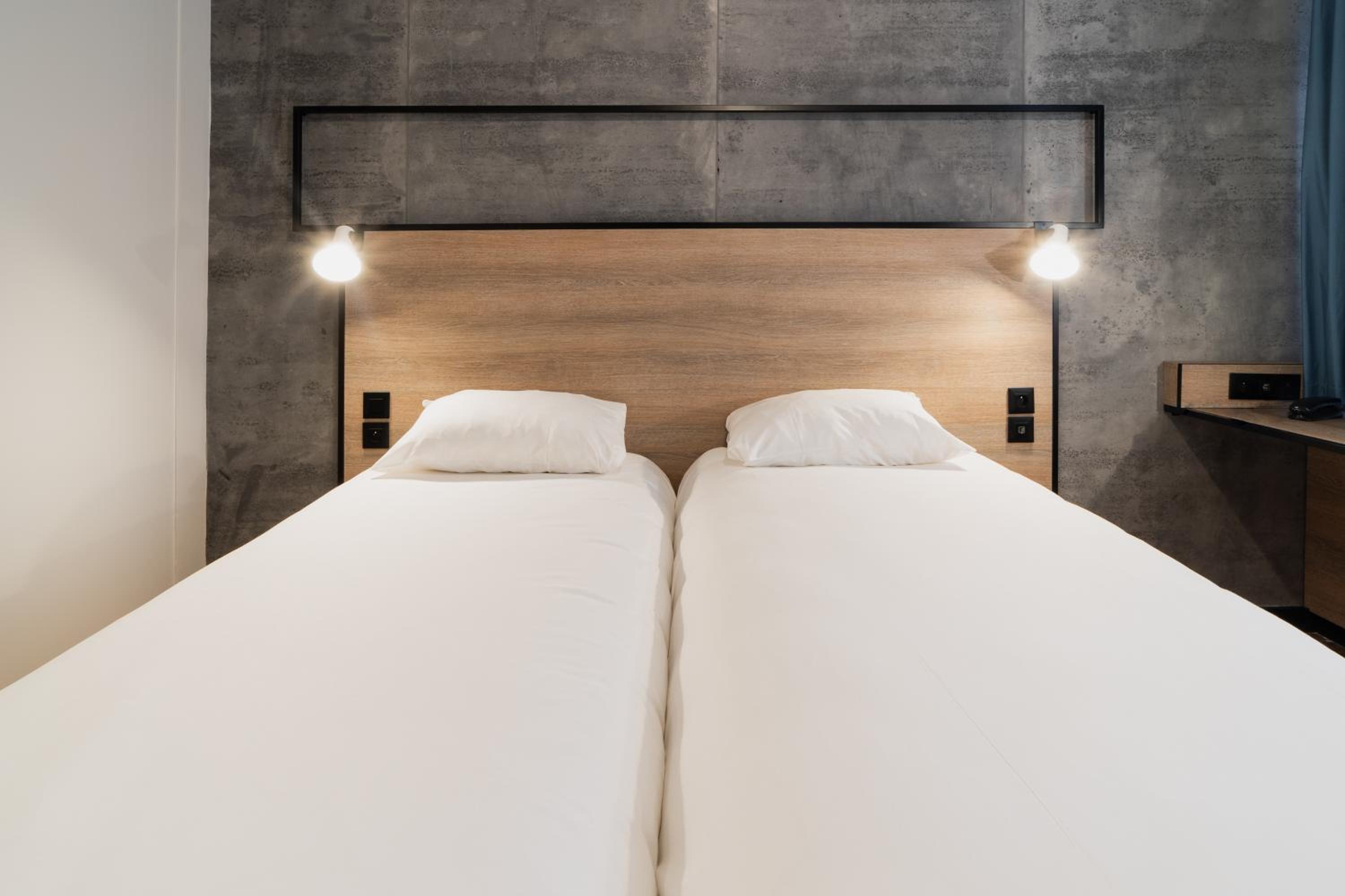 Twin Room - Photo 6