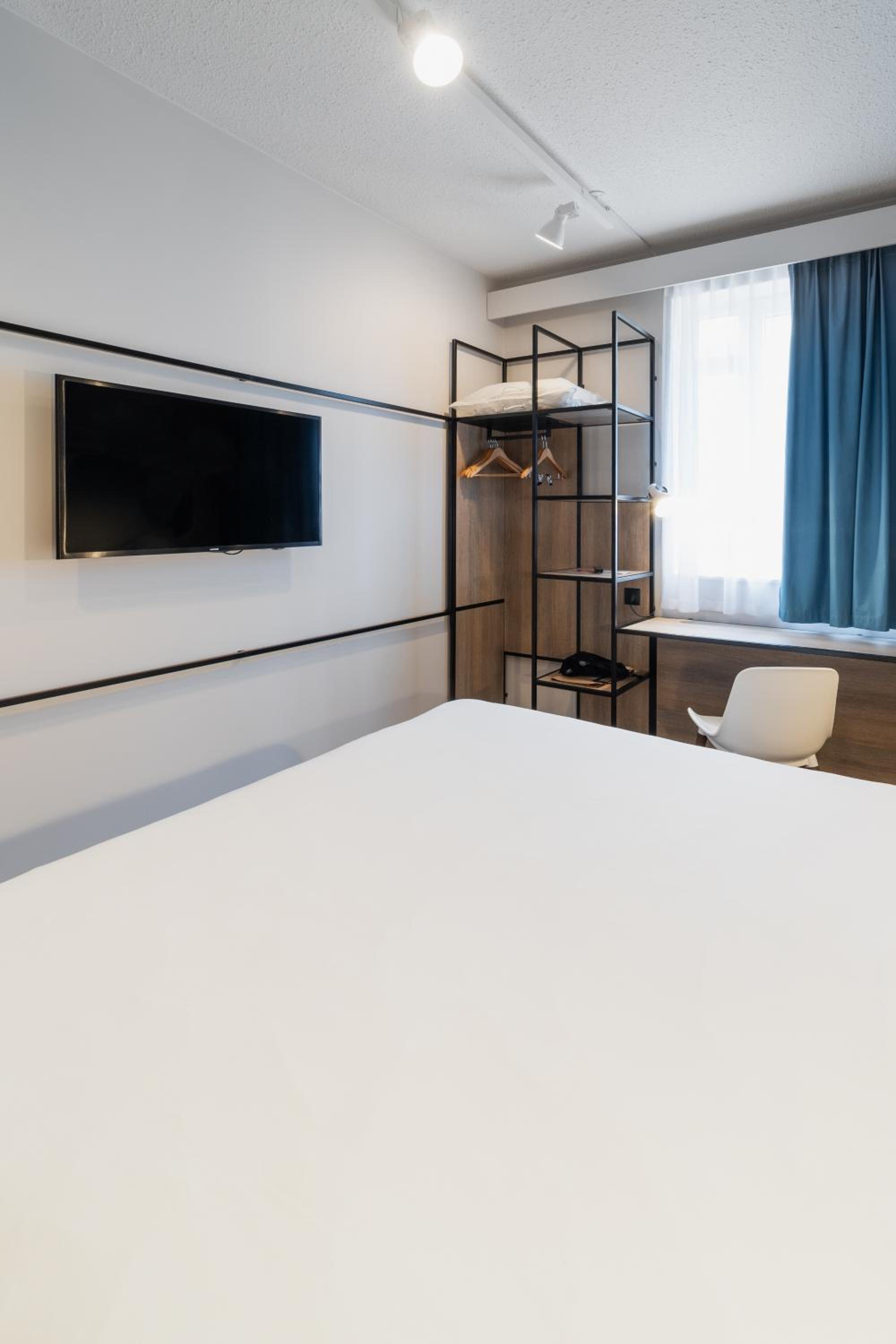 Standard Double Room - Photo 19