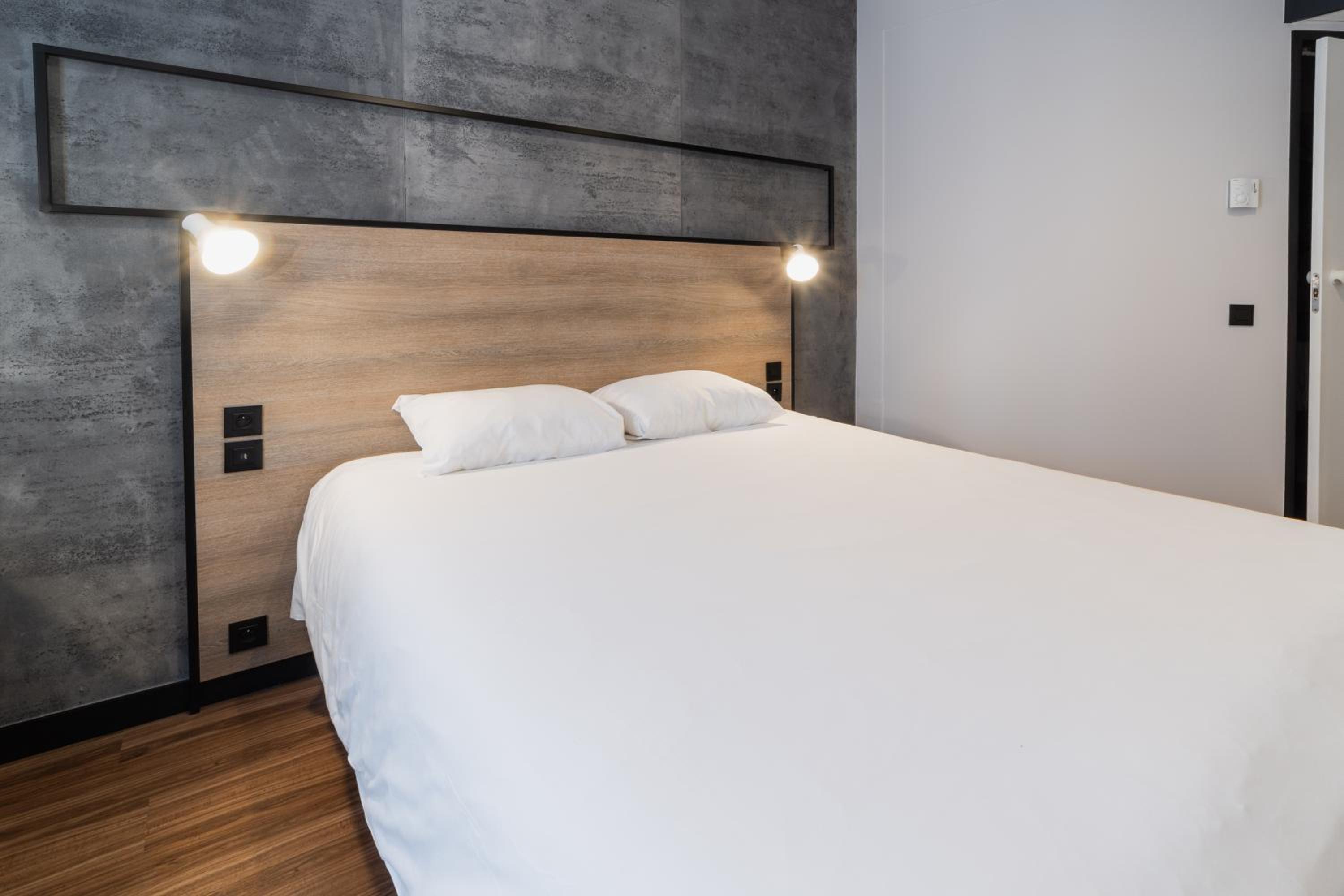 Standard Double Room - Photo 14