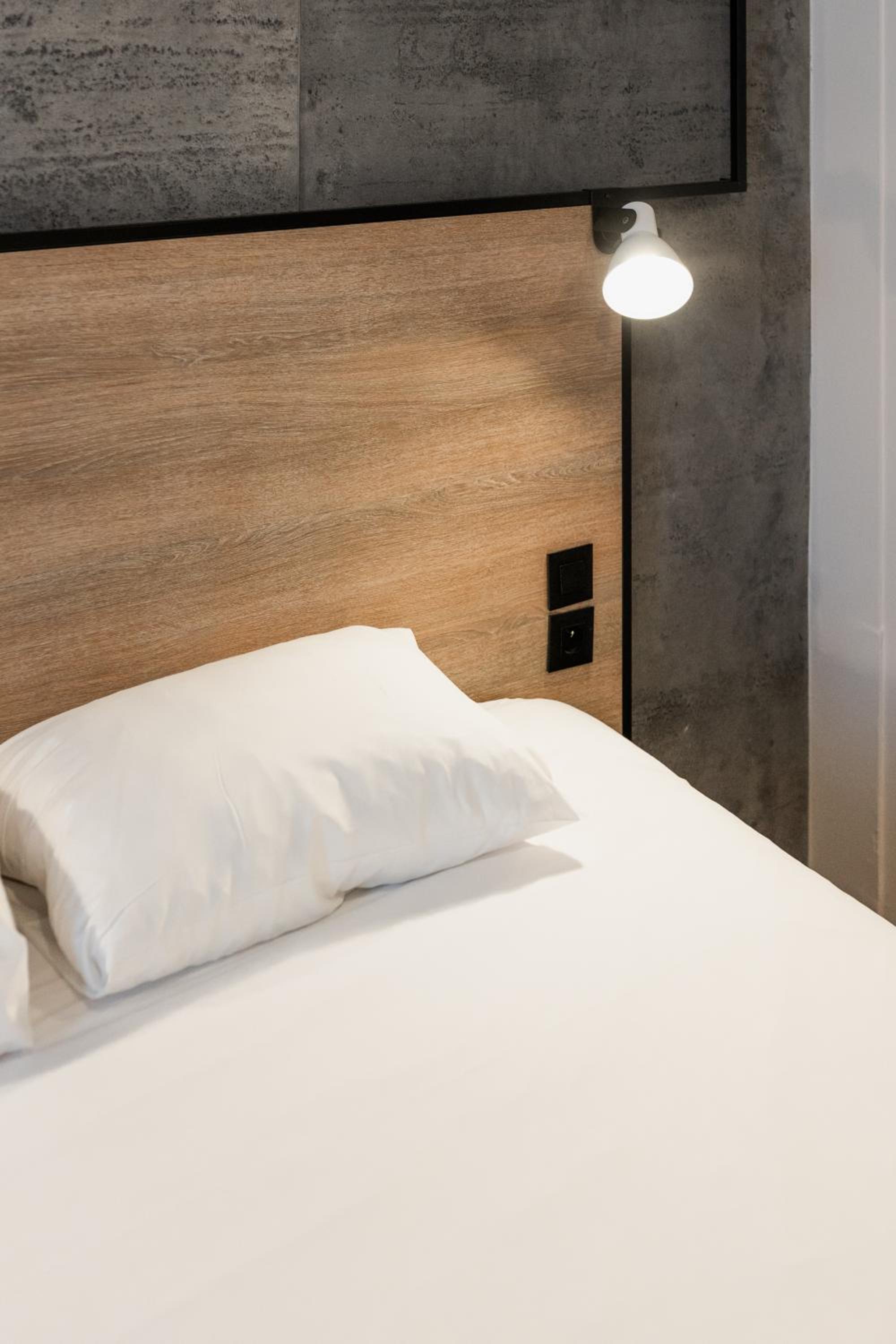 Standard Double Room - Photo 18