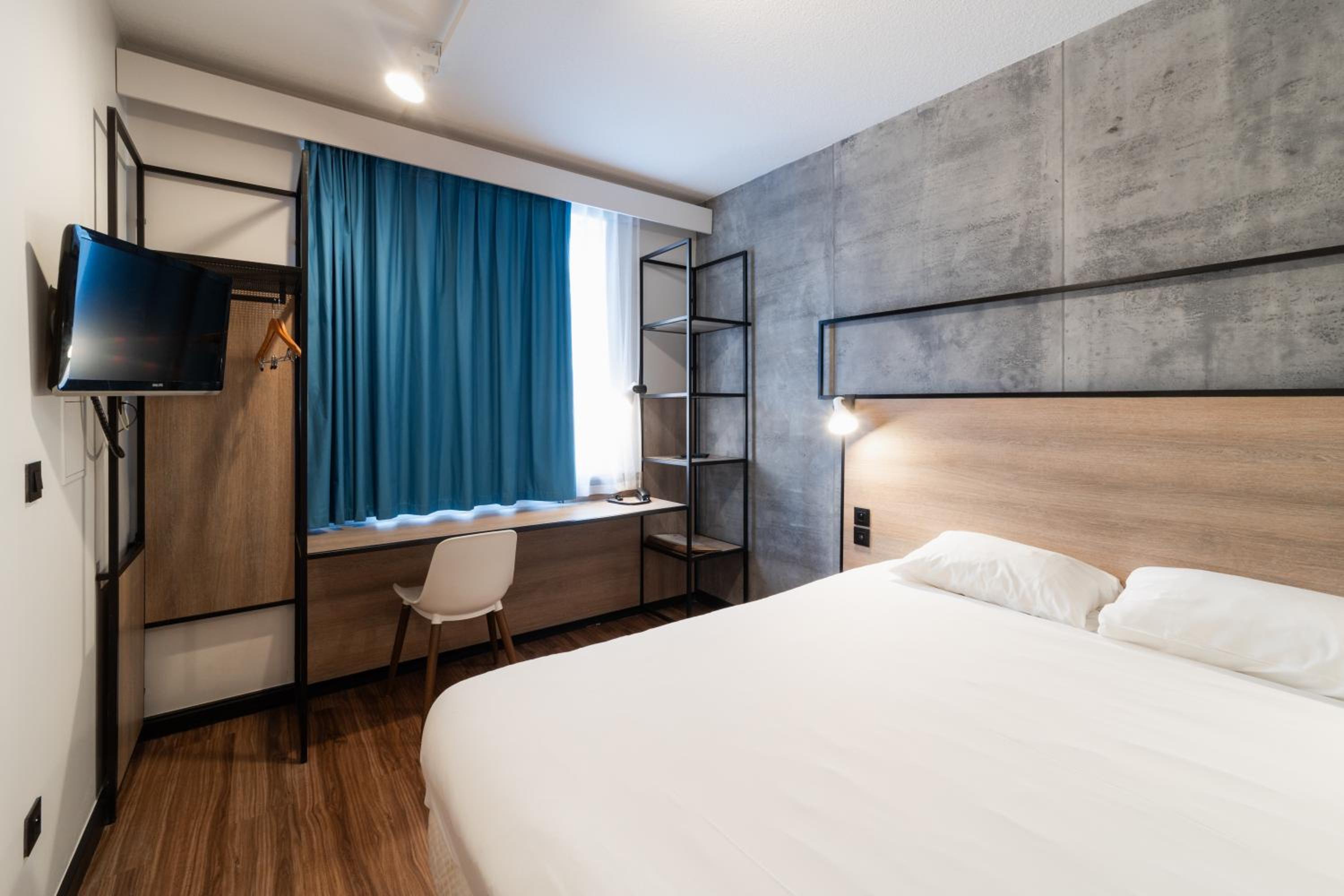 Standard Double Room - Photo 15