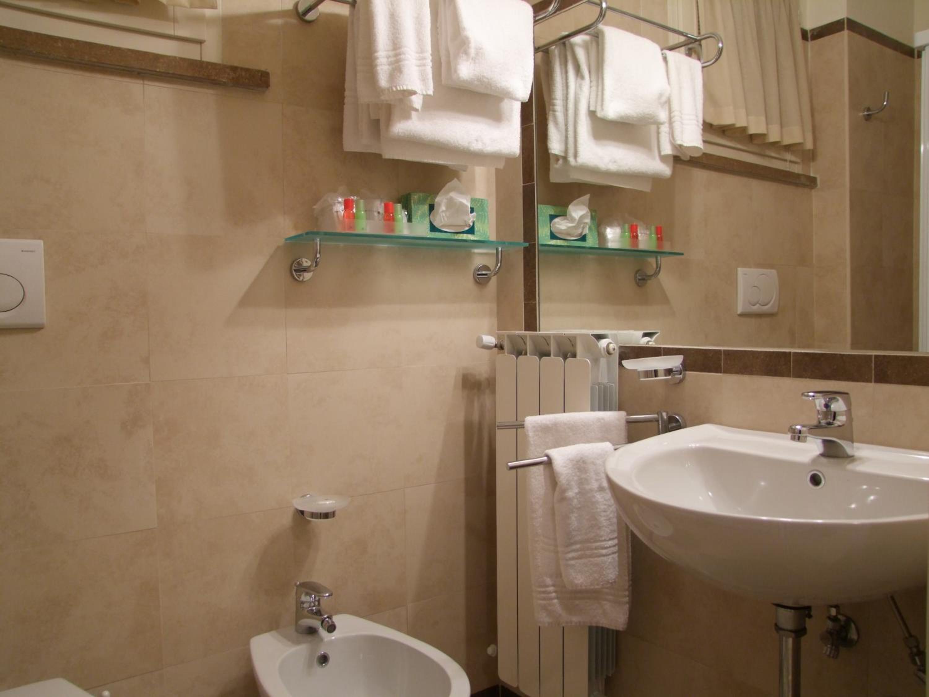 Double Room - Photo 13