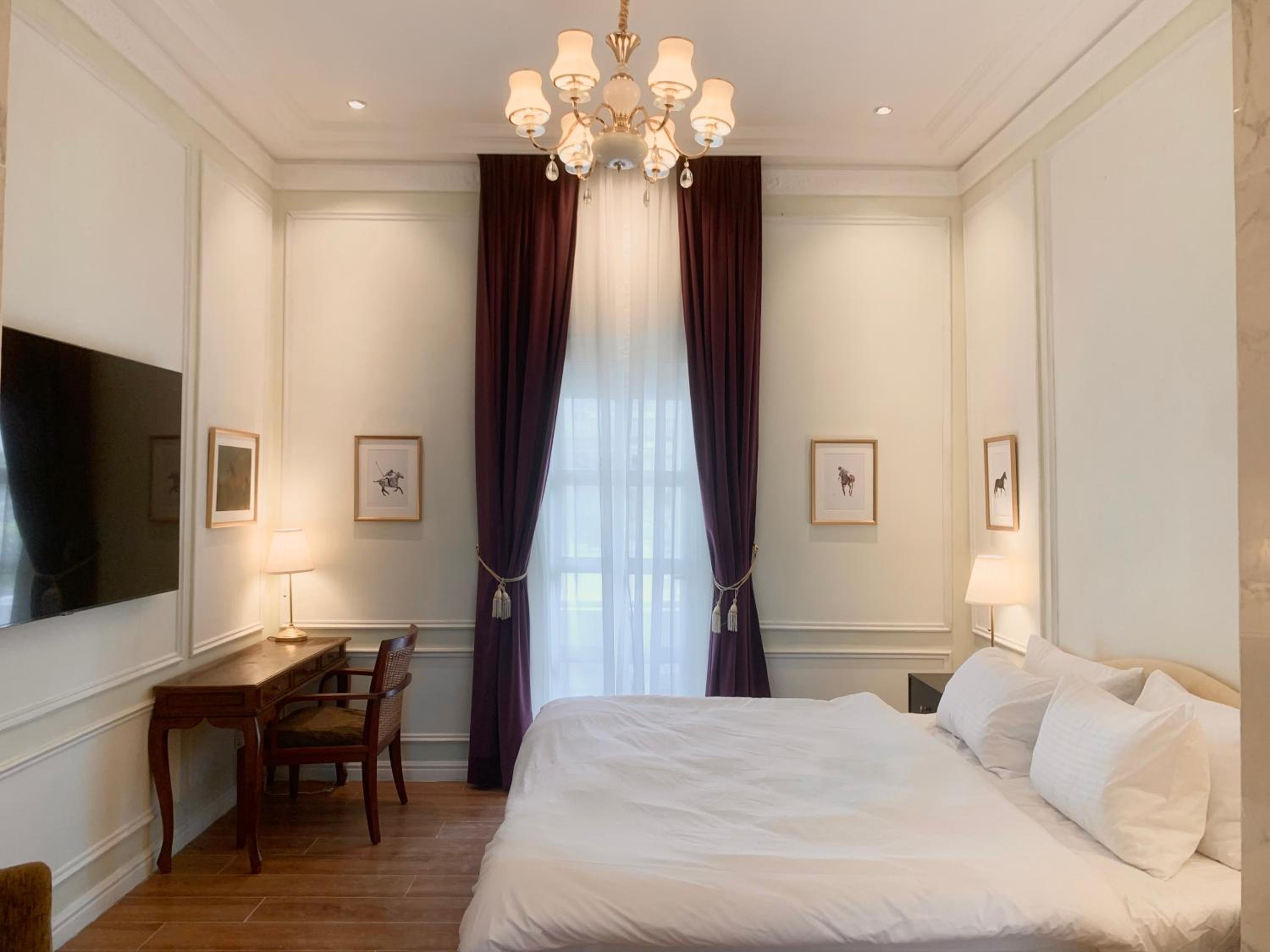 Superior King Suite photo 1