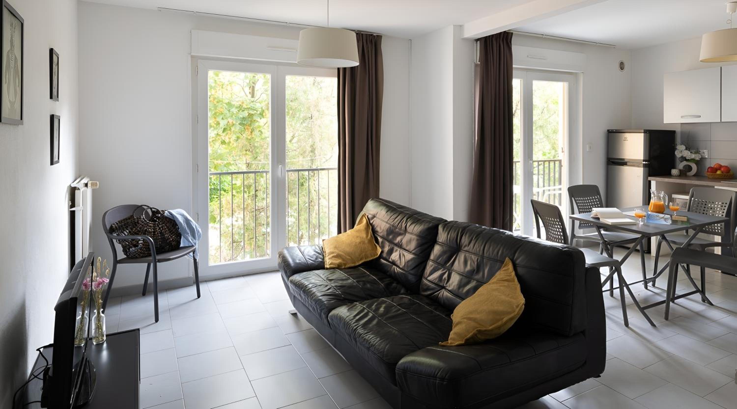Two-Bedroom Apartment with Air conditioning photo 1