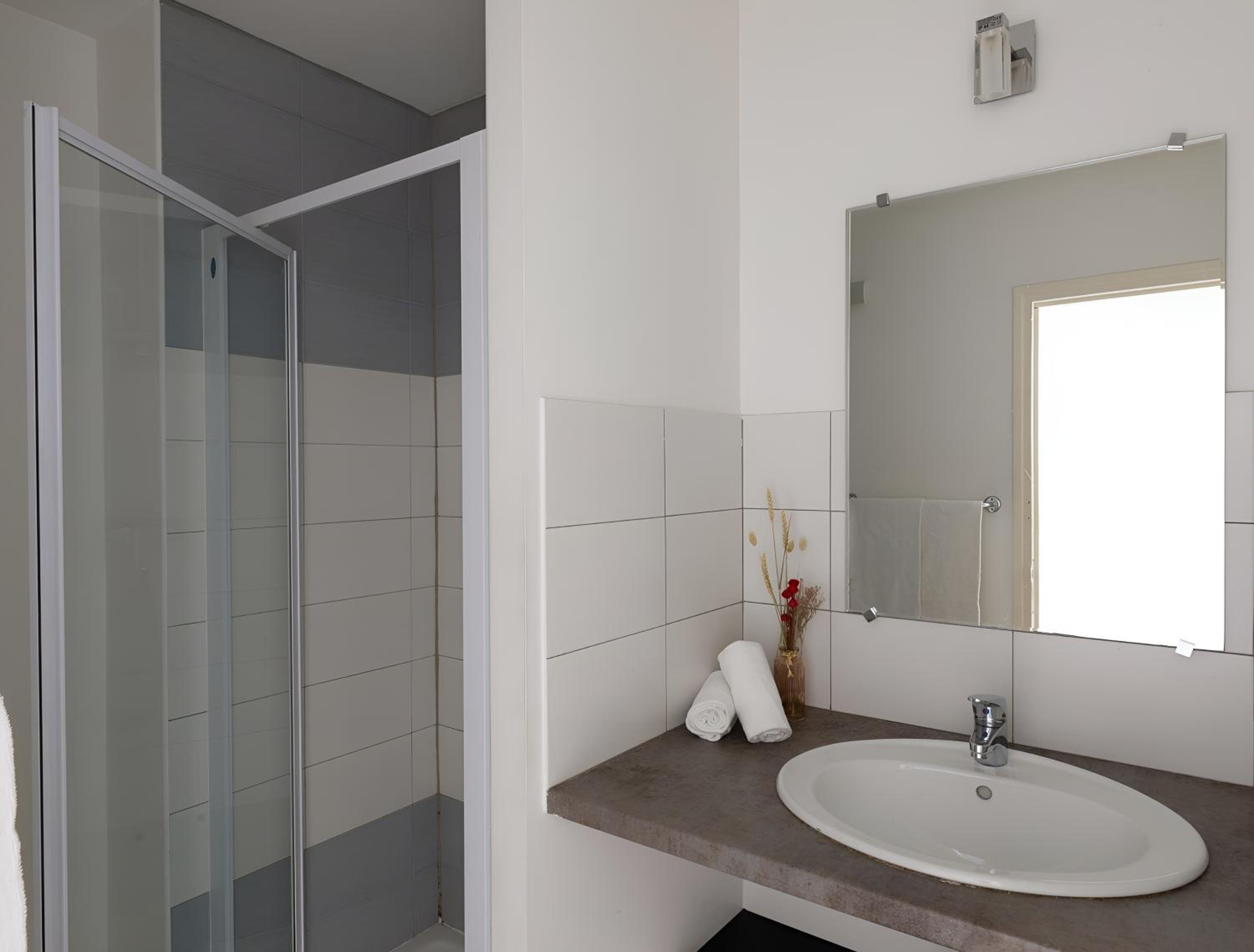 Two-Bedroom Apartment with Air conditioning photo 3