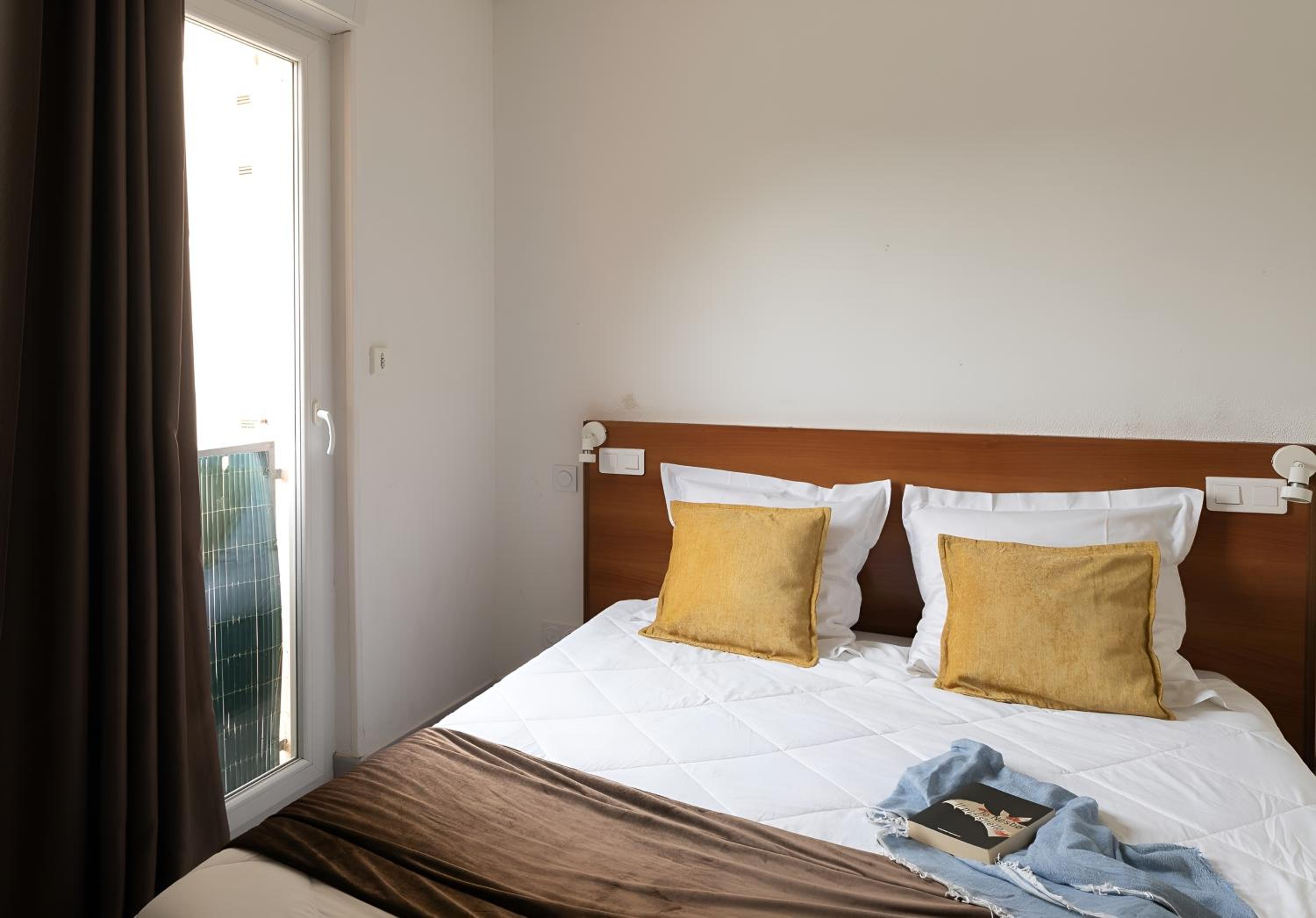 Two-Bedroom Apartment with Air conditioning photo 2