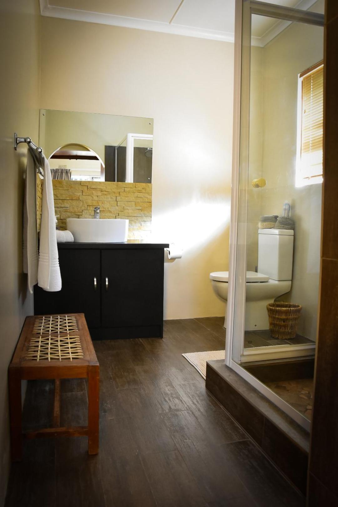 Double Room with Garden View - Photo 12