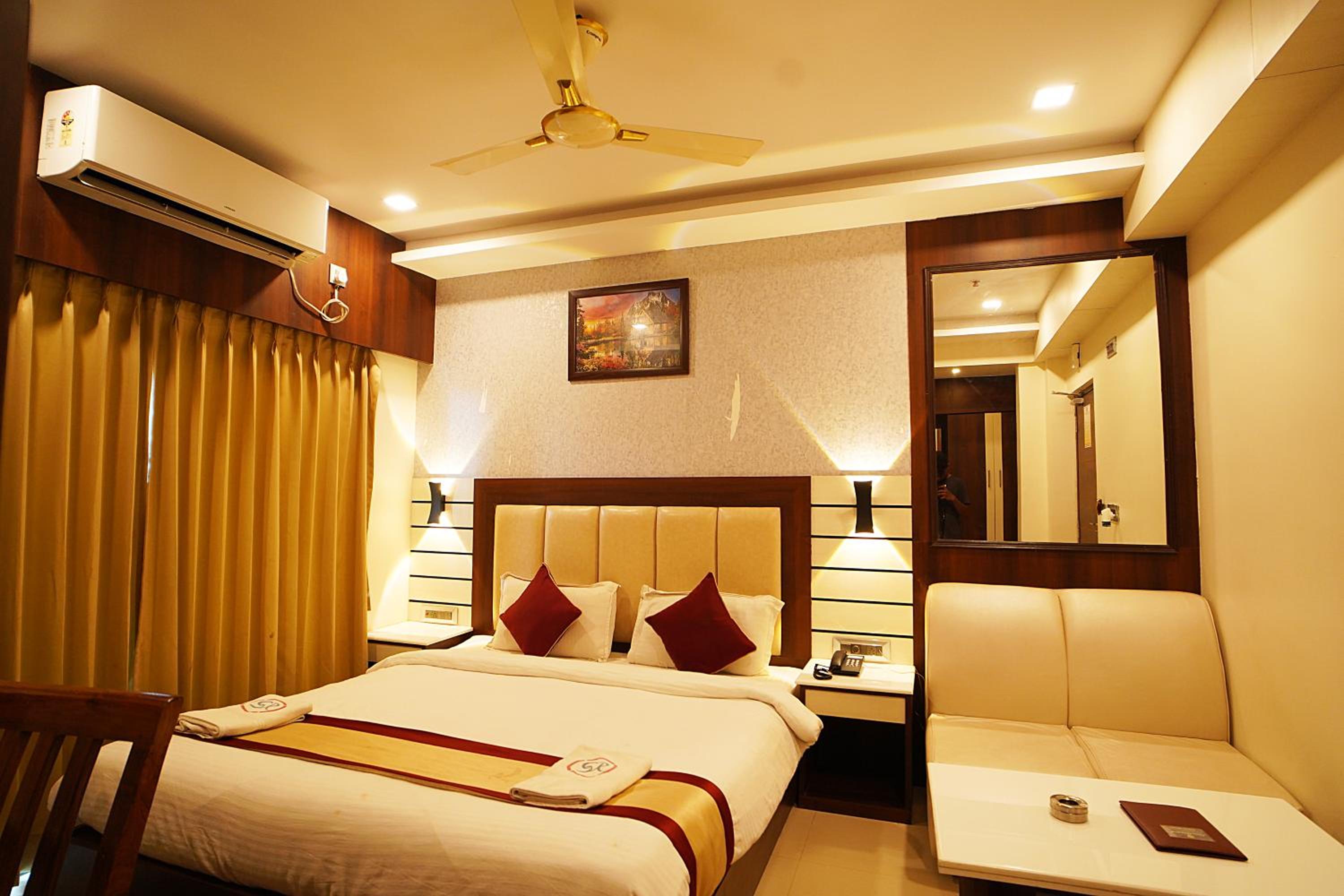 Deluxe Double Room With Balcony photo 3