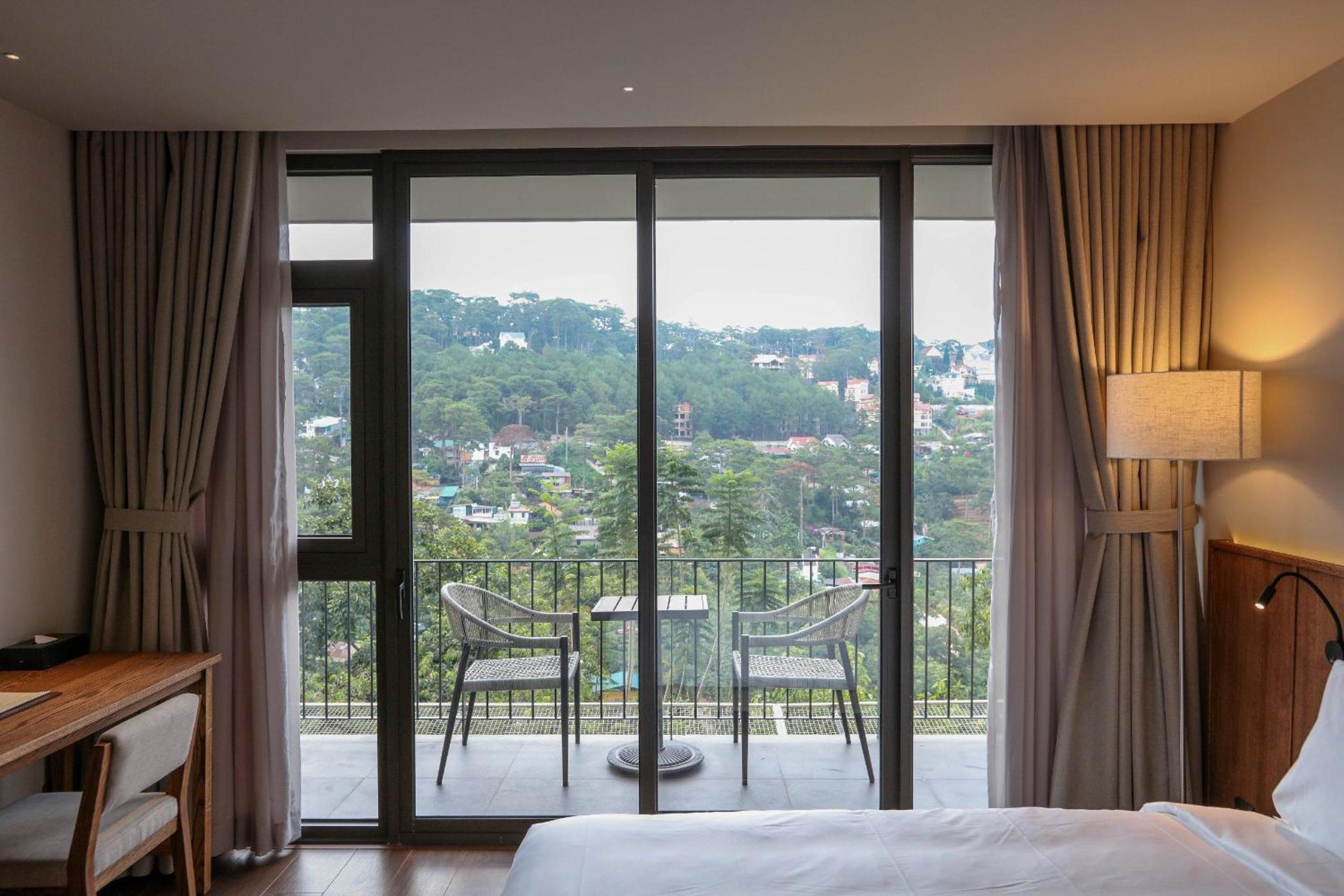 Twin Room with Balcony - Photo 3