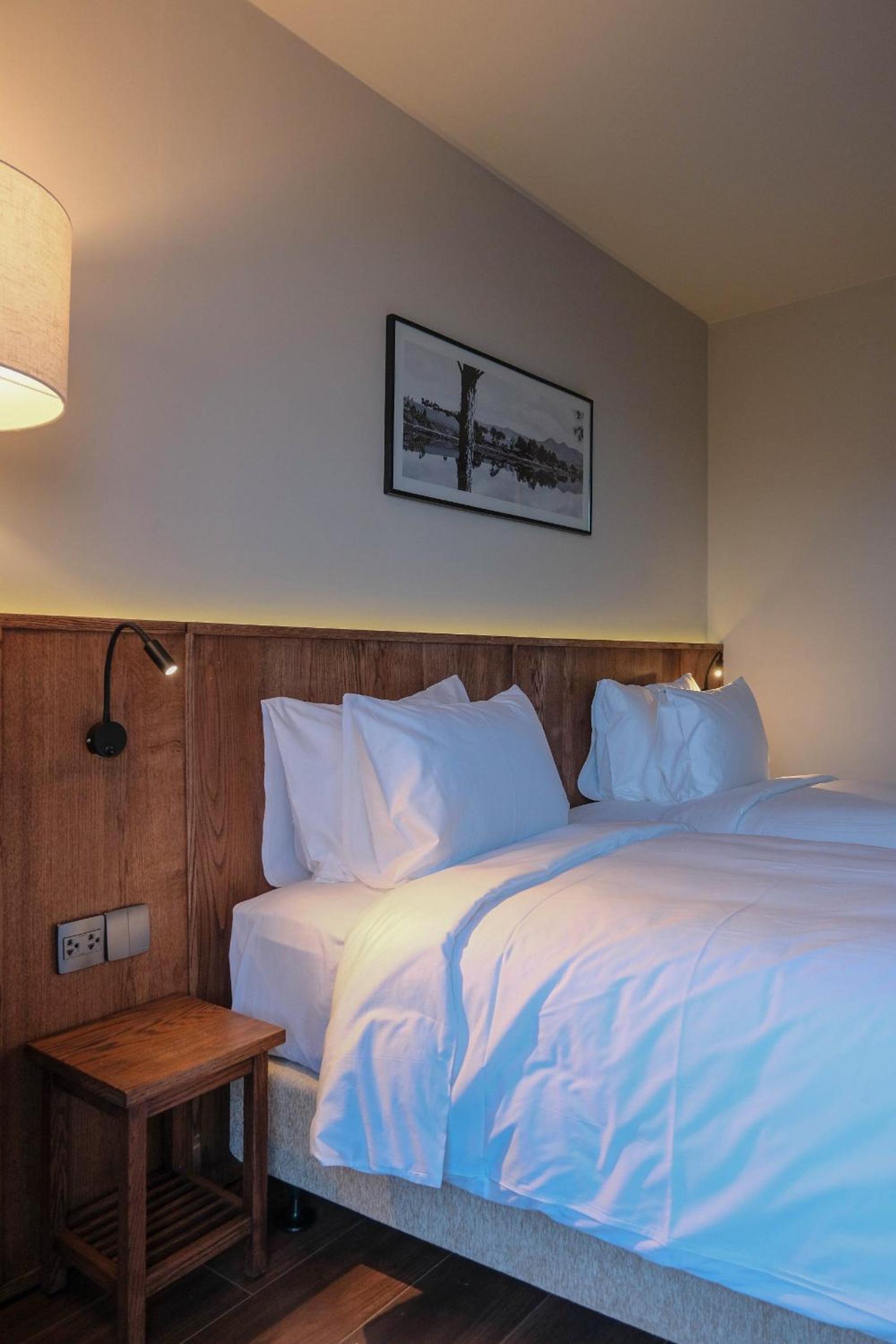 Twin Room with Balcony - Photo 4