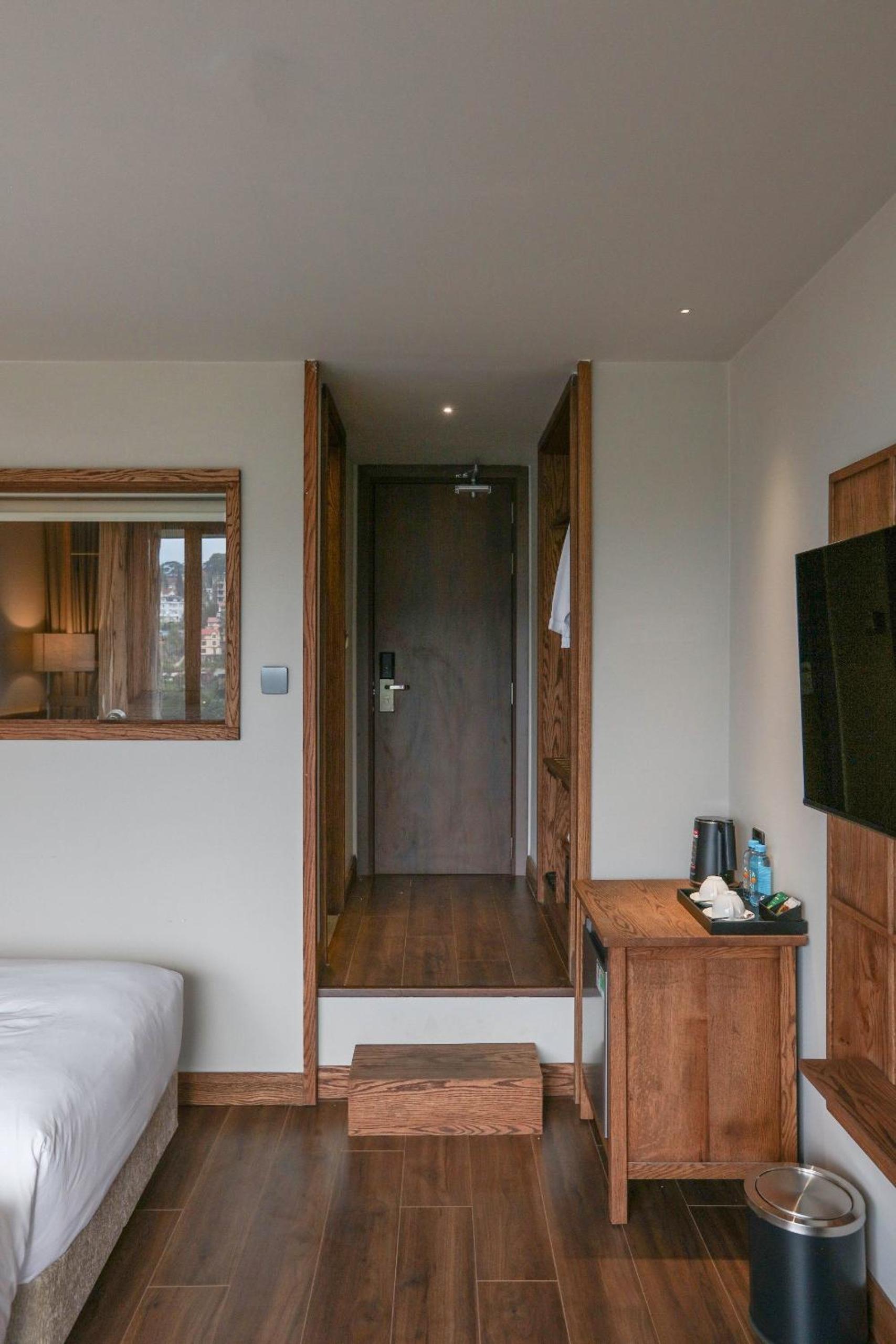 Twin Room with Balcony - Photo 7