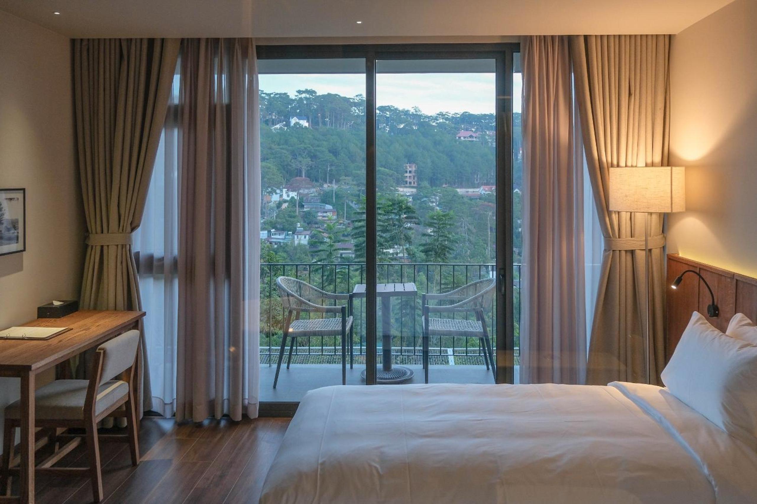 Twin Room with Balcony - Photo 2