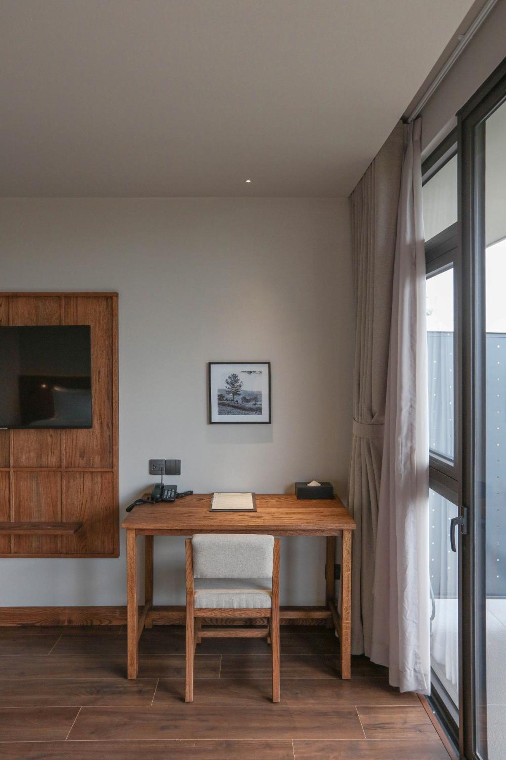 Twin Room with Balcony - Photo 6
