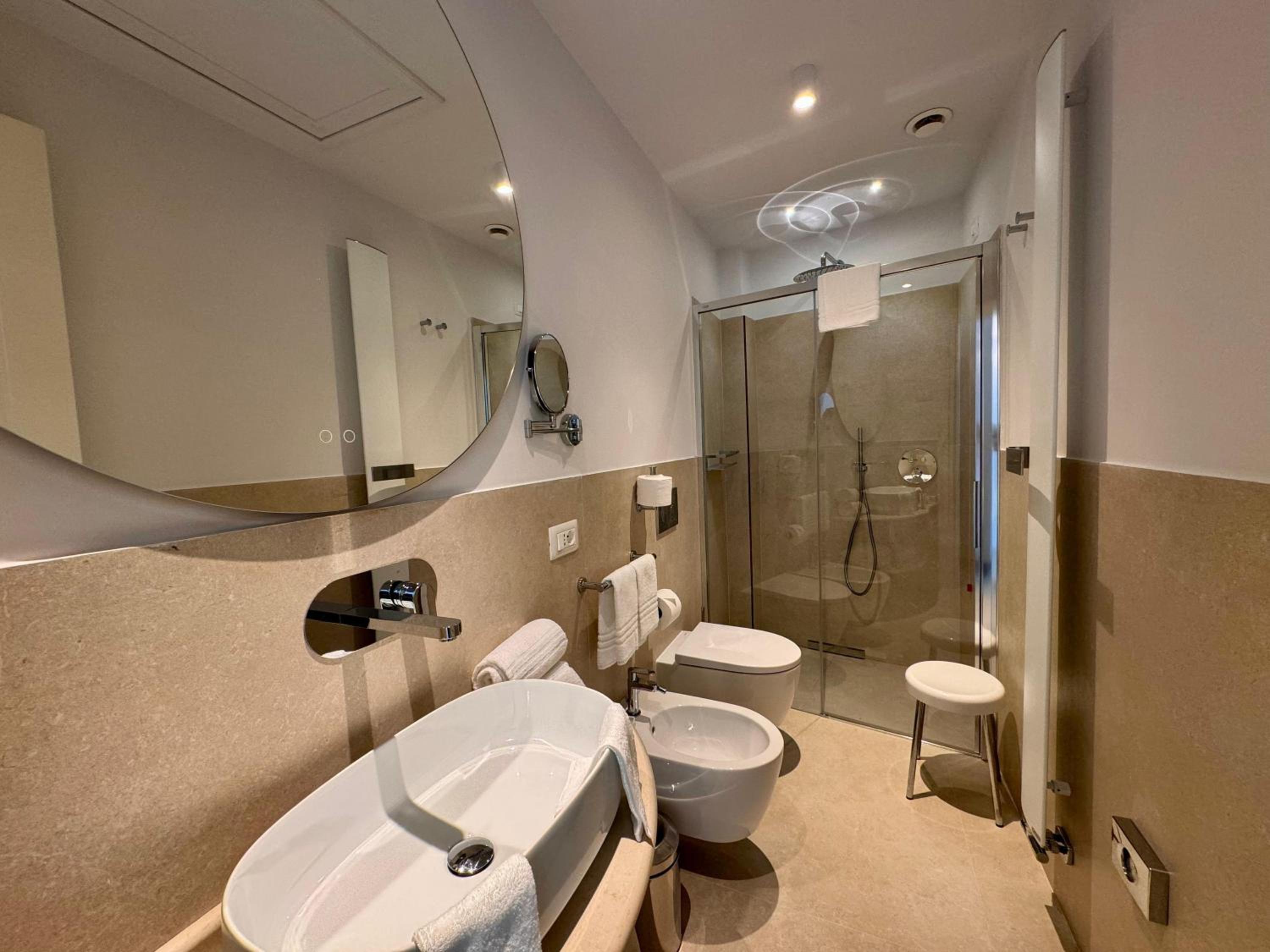 Double or Twin Room - Photo 9