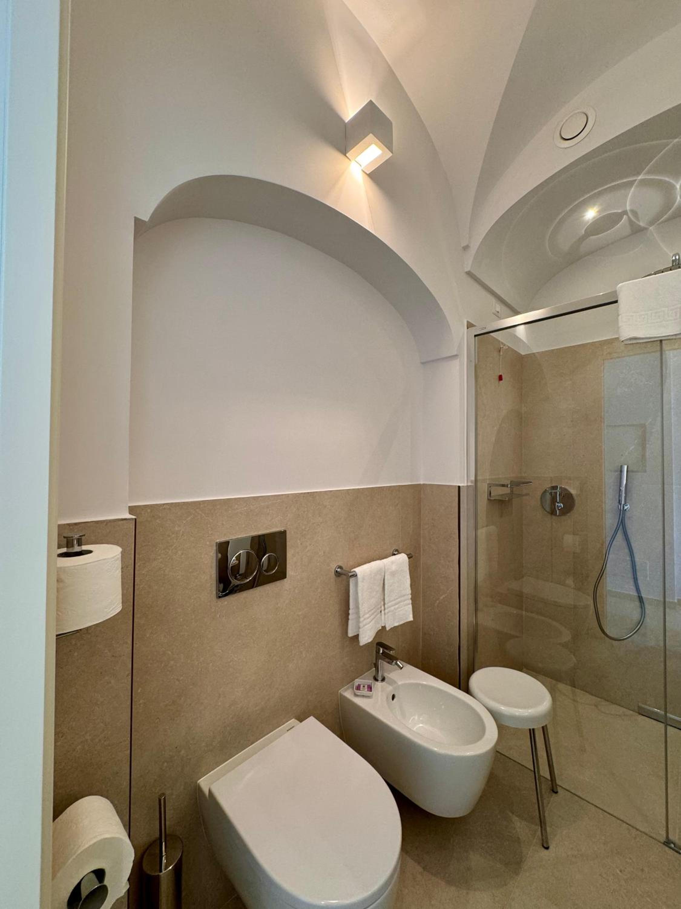 Double or Twin Room - Photo 10