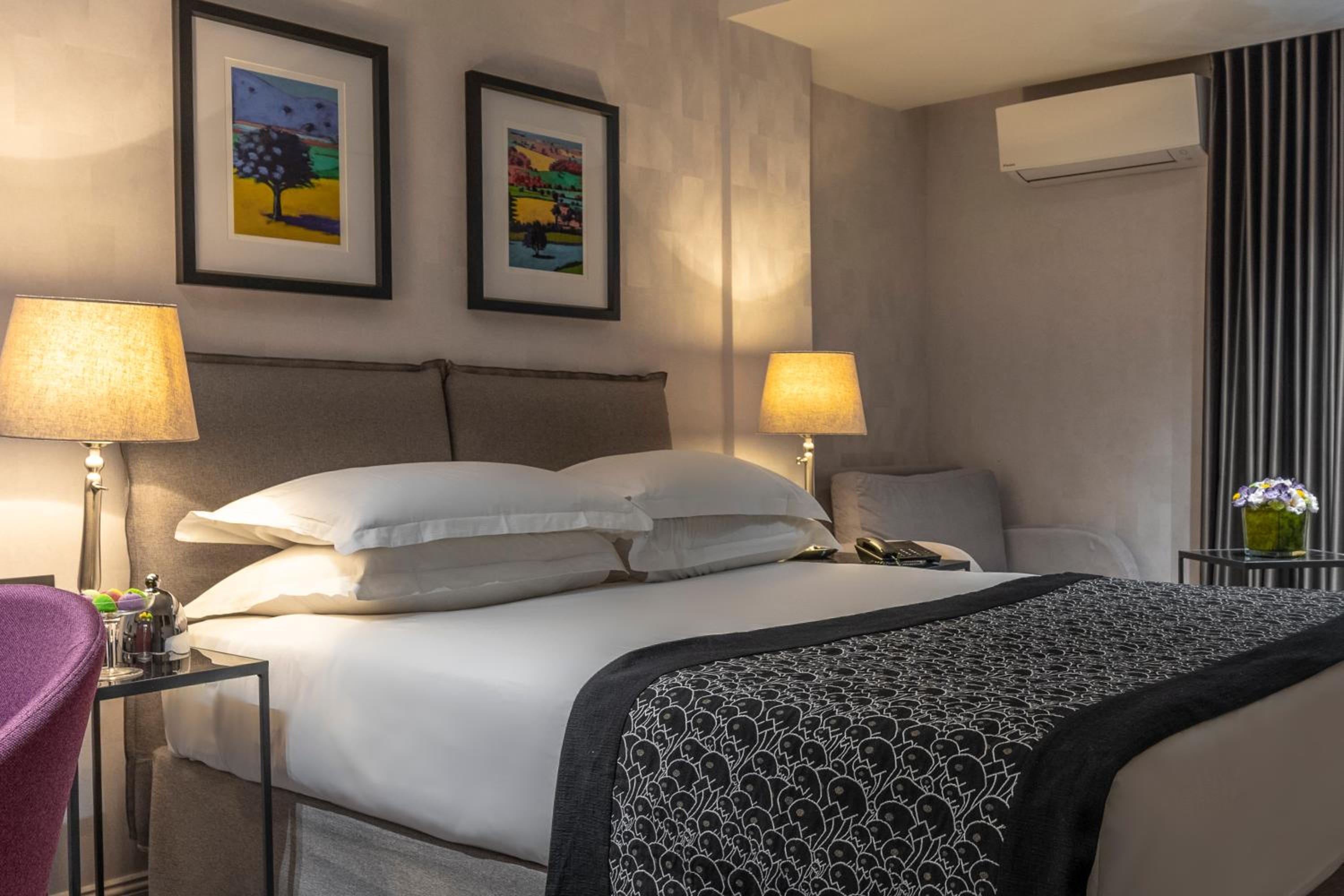 Comfort Room-Internal View photo 3