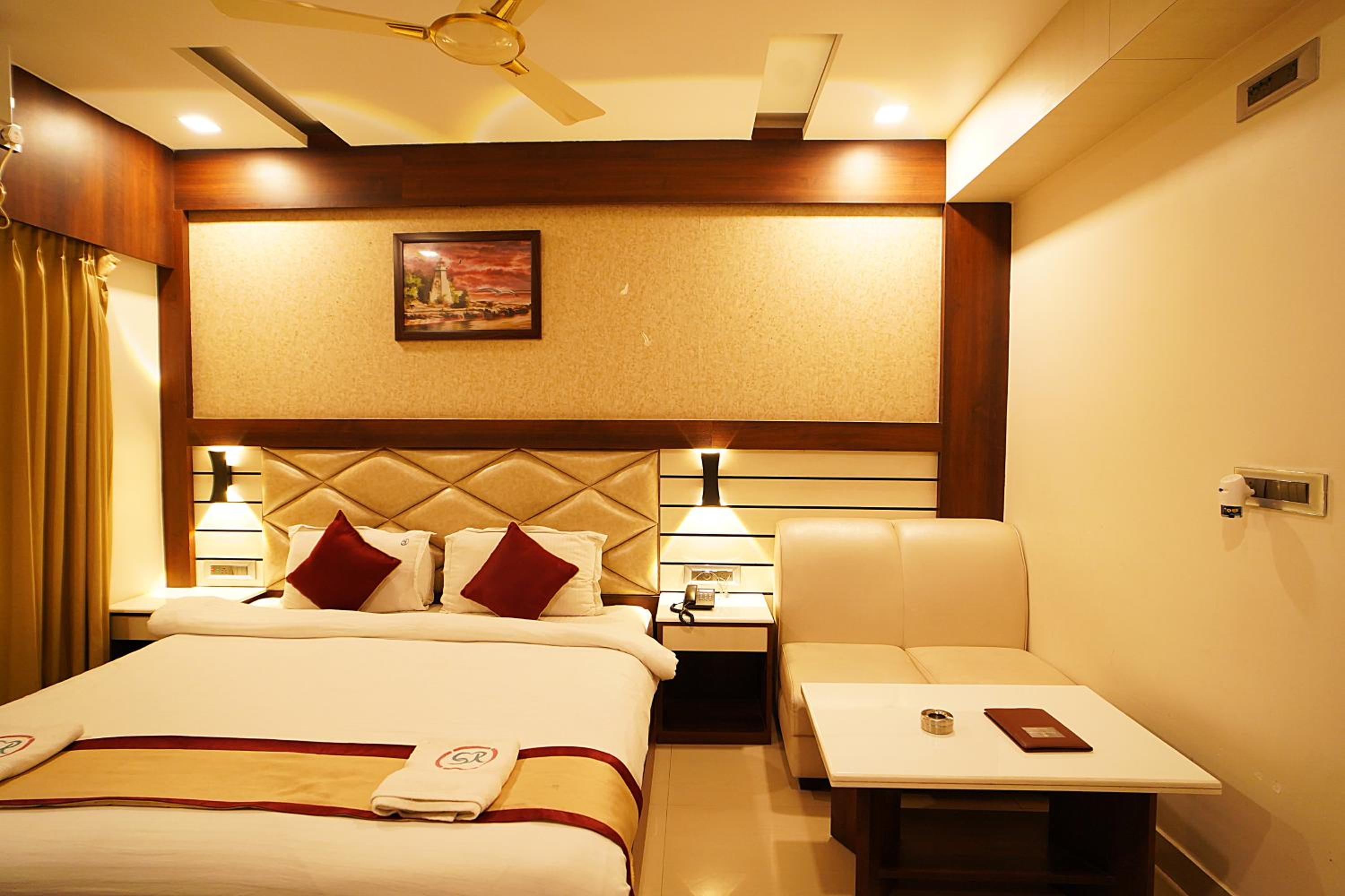 Double Room With Pool View photo 2