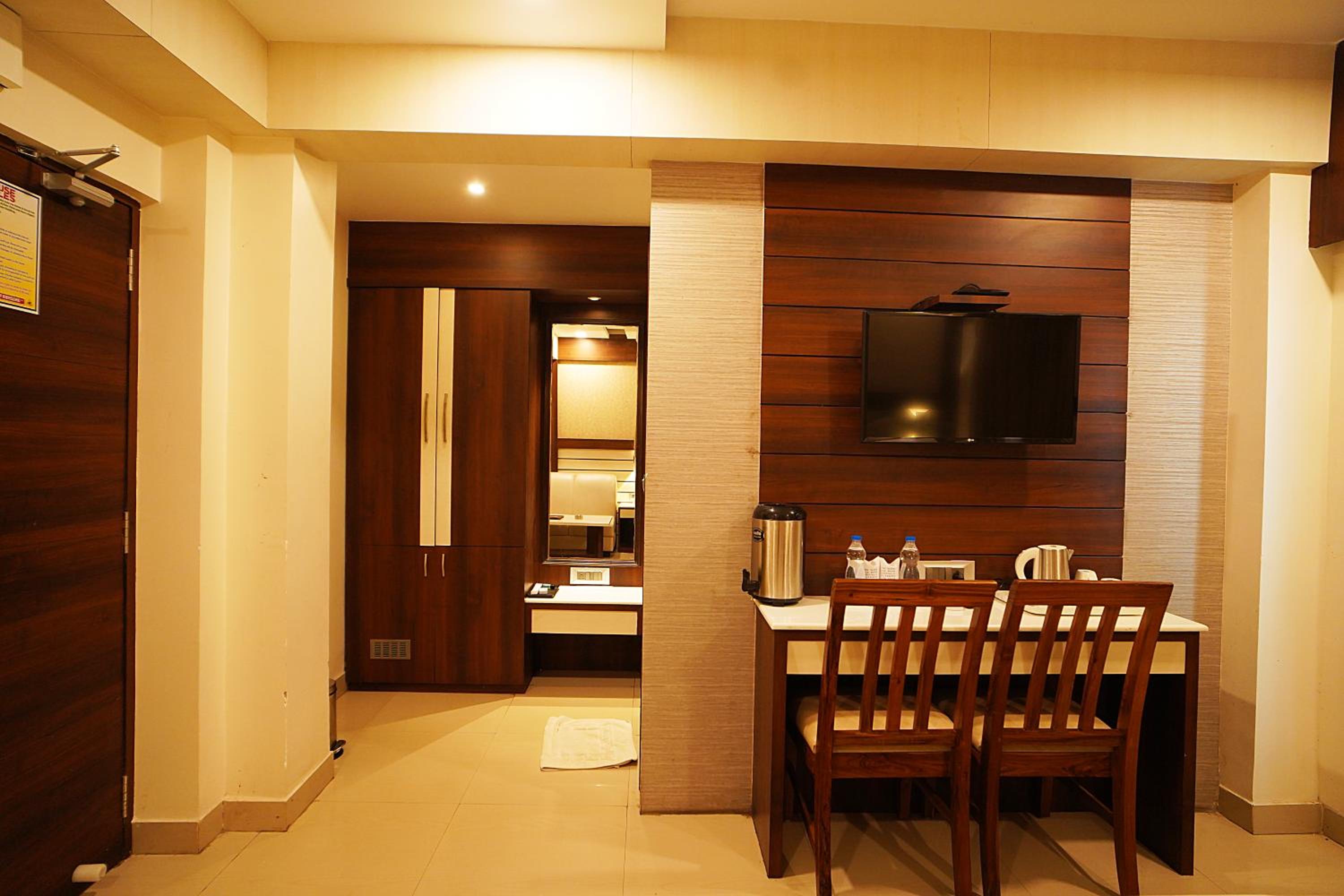 Double Room With Pool View photo 3
