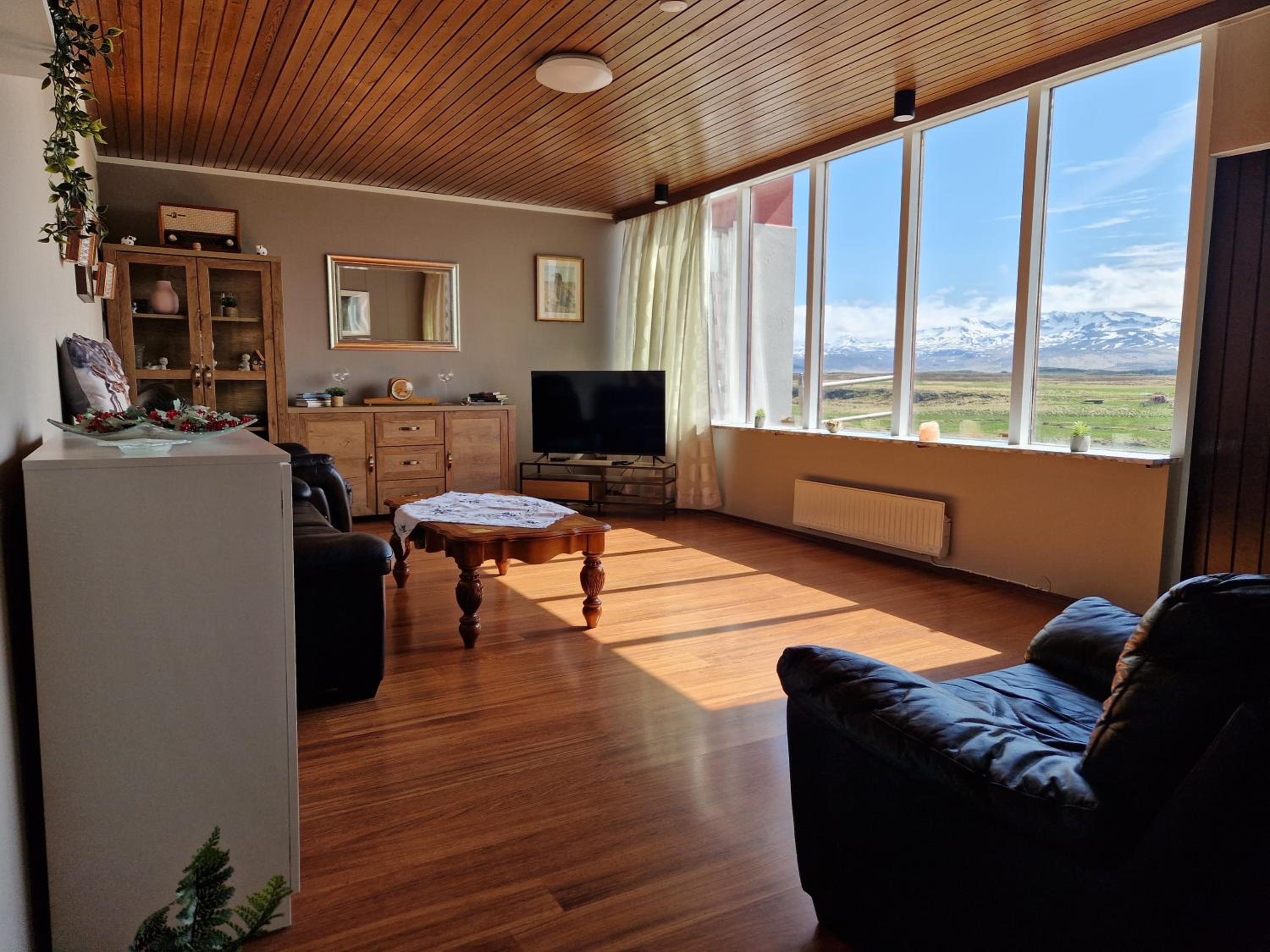 Apartment with Lake View