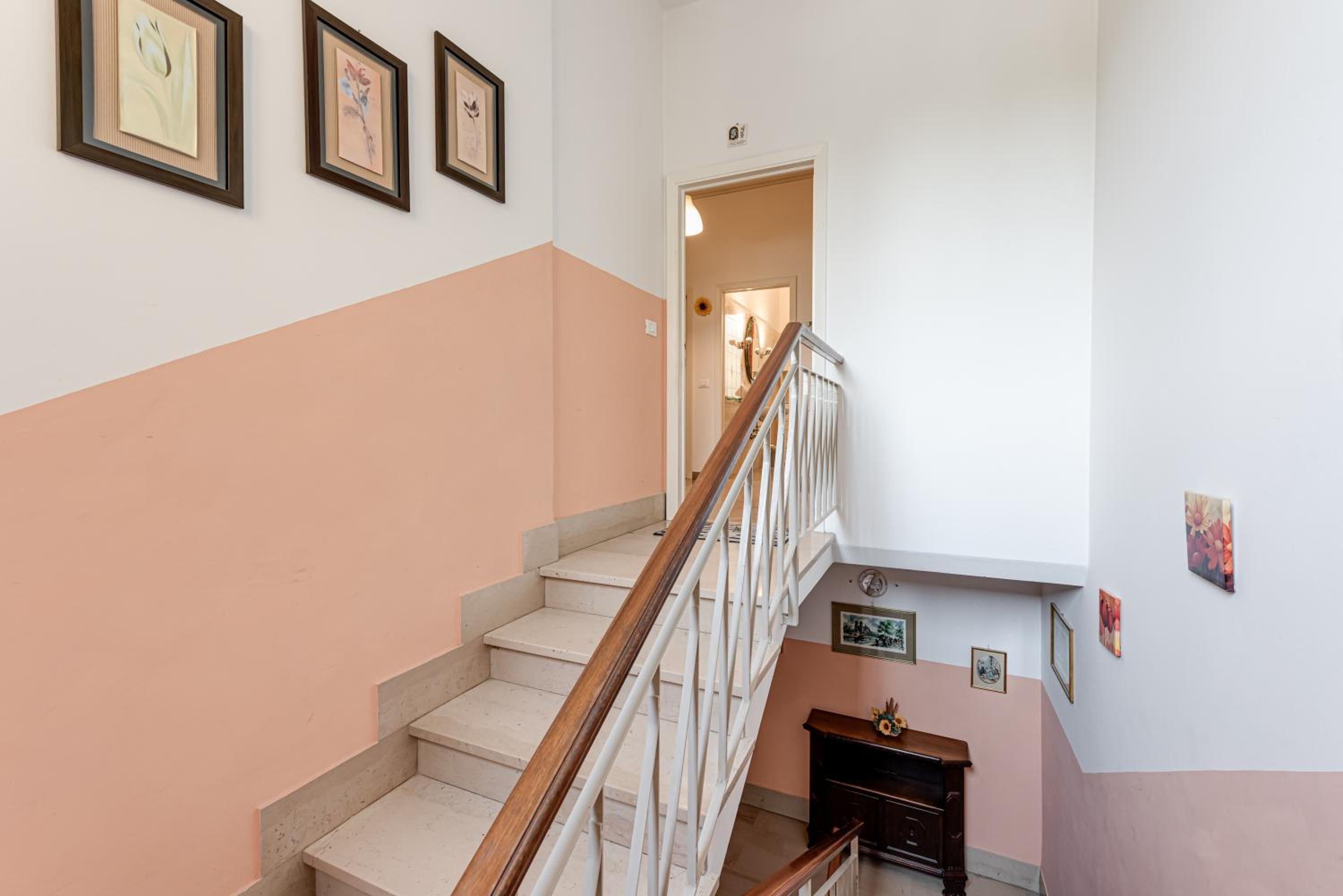 Two-Bedroom Apartment with Mountain View photo 2