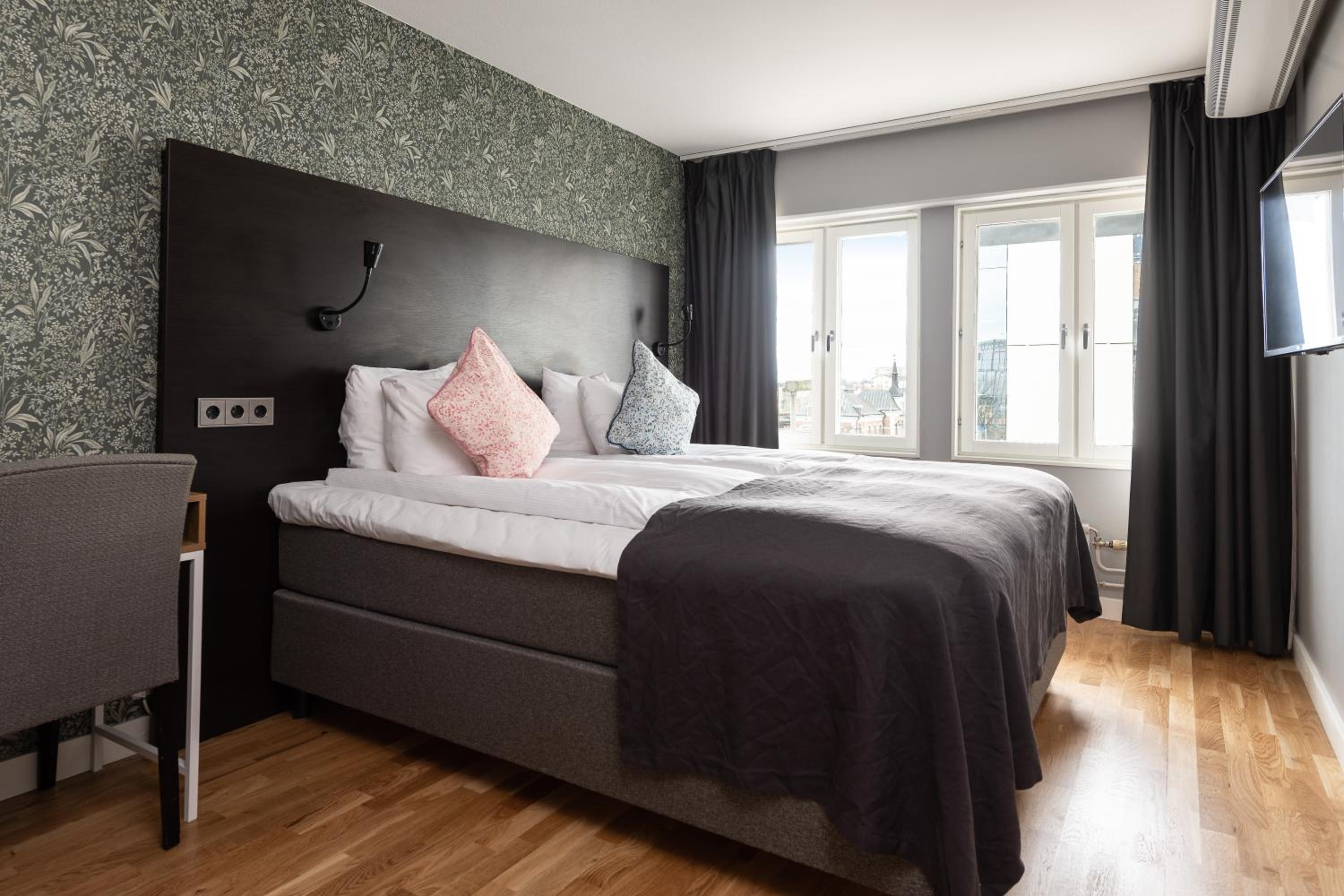 Standard Double or Twin Room - Photo 1