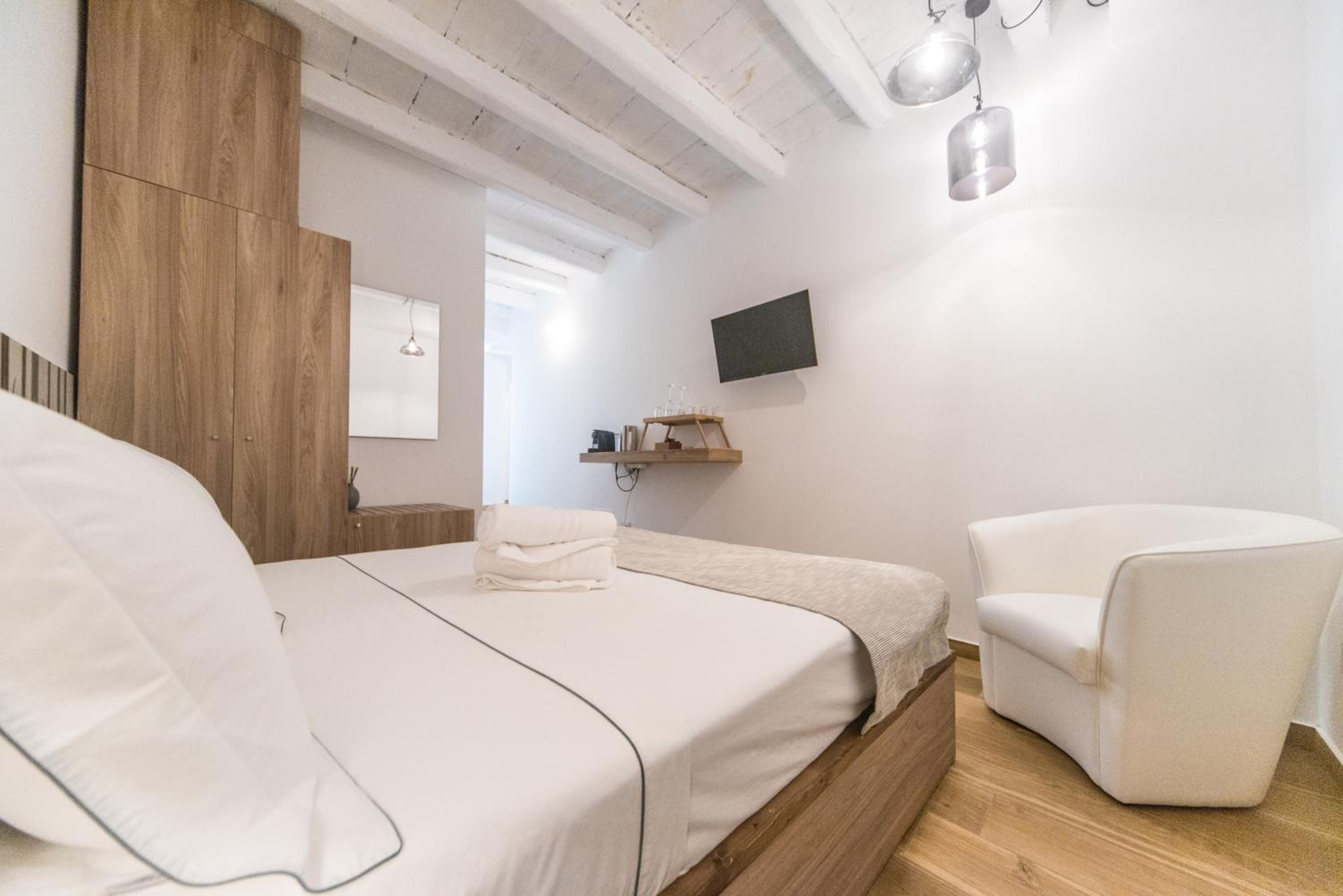 Double Room with Private Bathroom photo 1