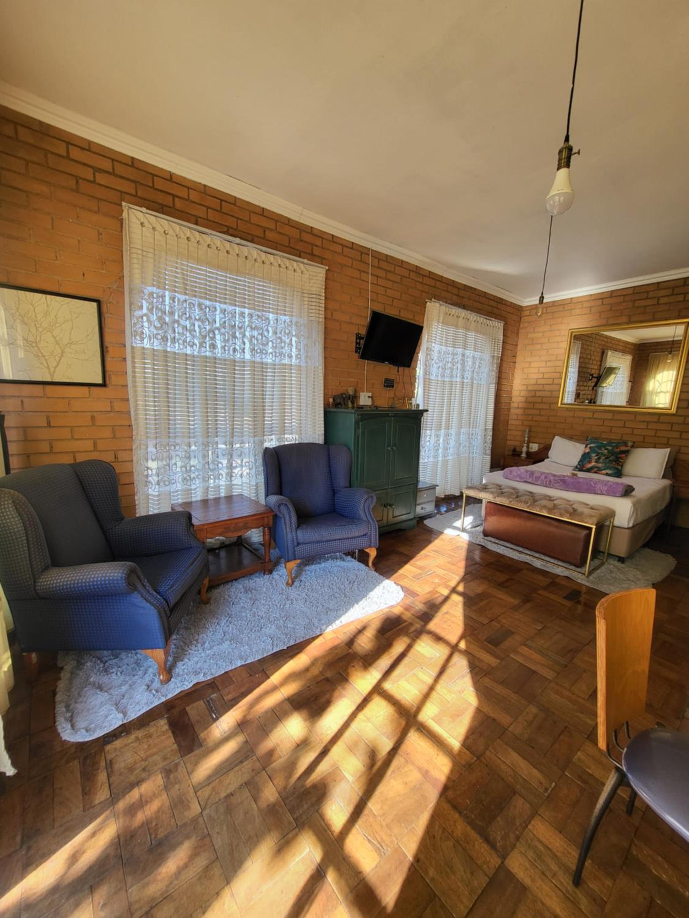 Queen Room with Balcony - Photo 2