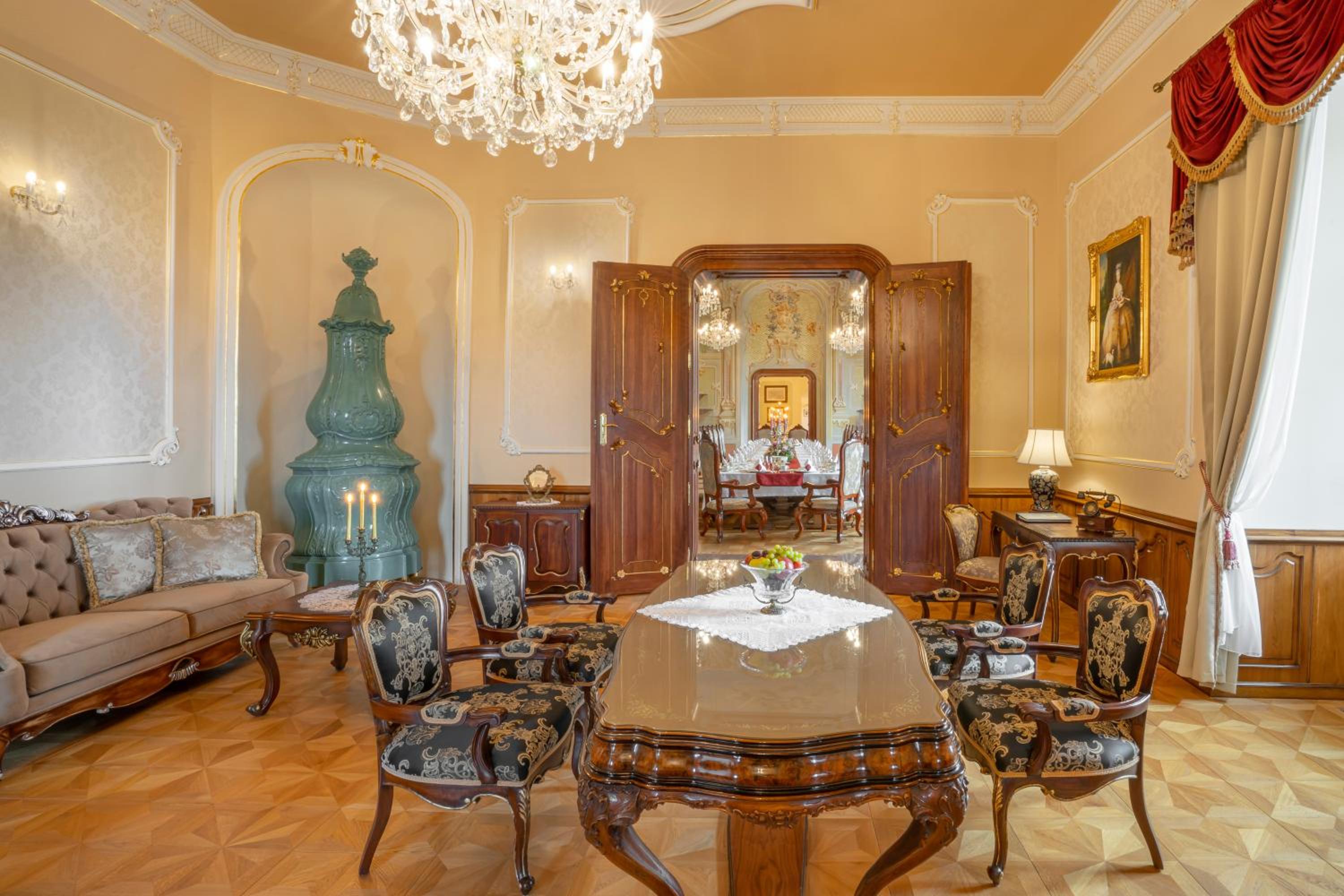 Royal Apartment photo 2
