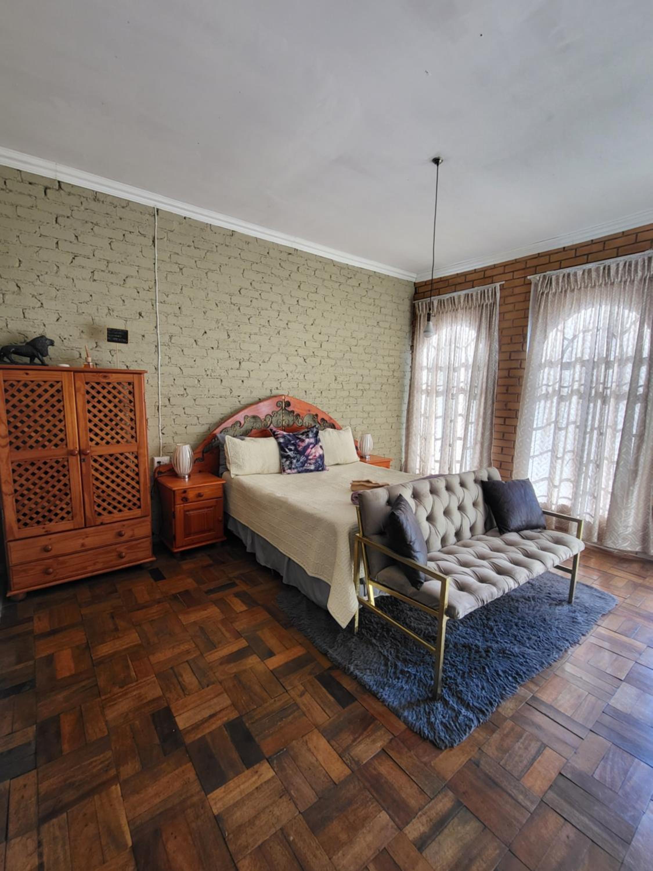 Queen Room with Balcony - Photo 13