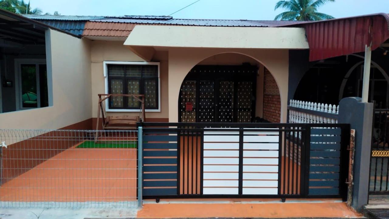 Three-Bedroom House photo 1