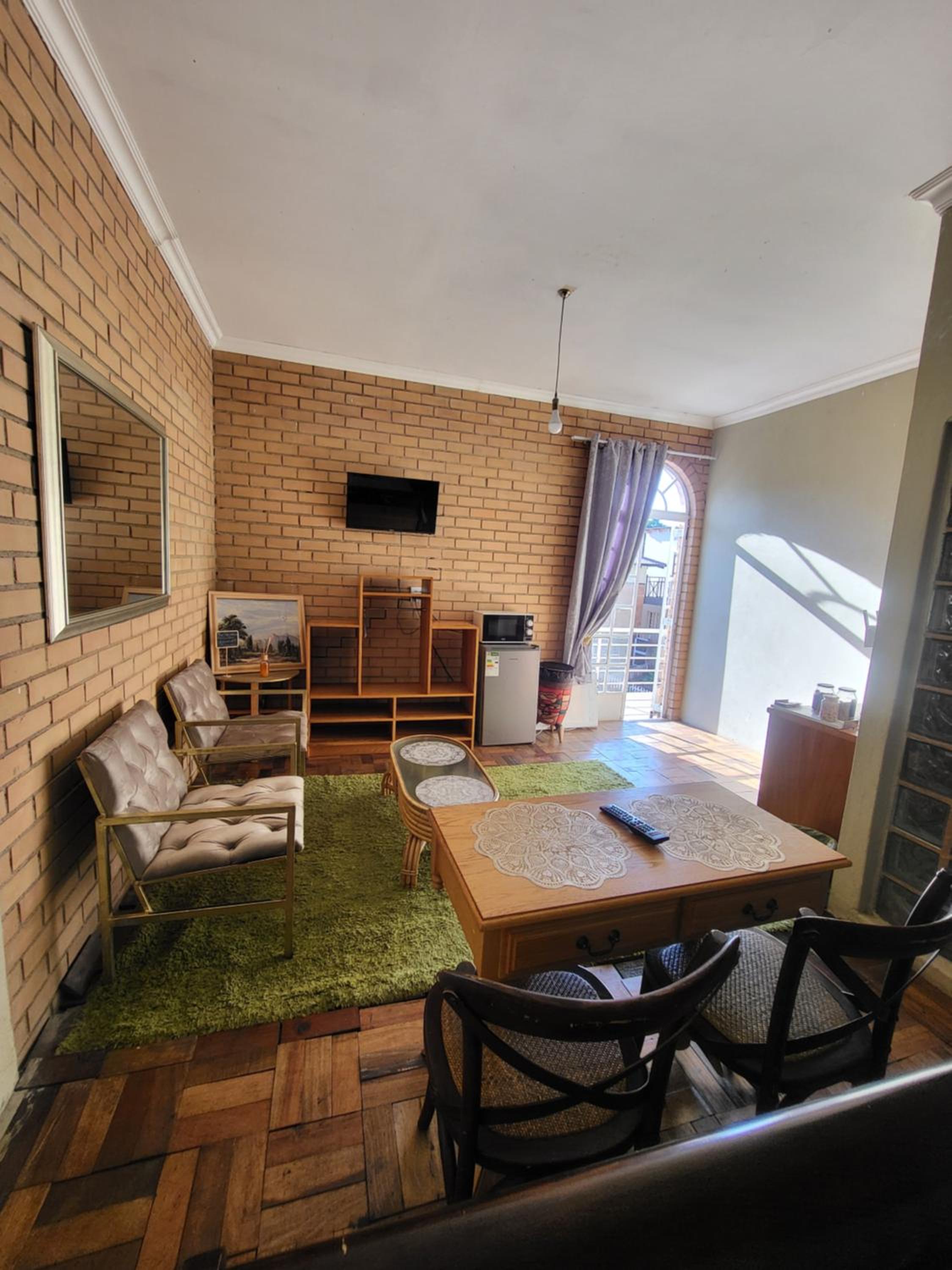 Queen Room with Balcony - Photo 9
