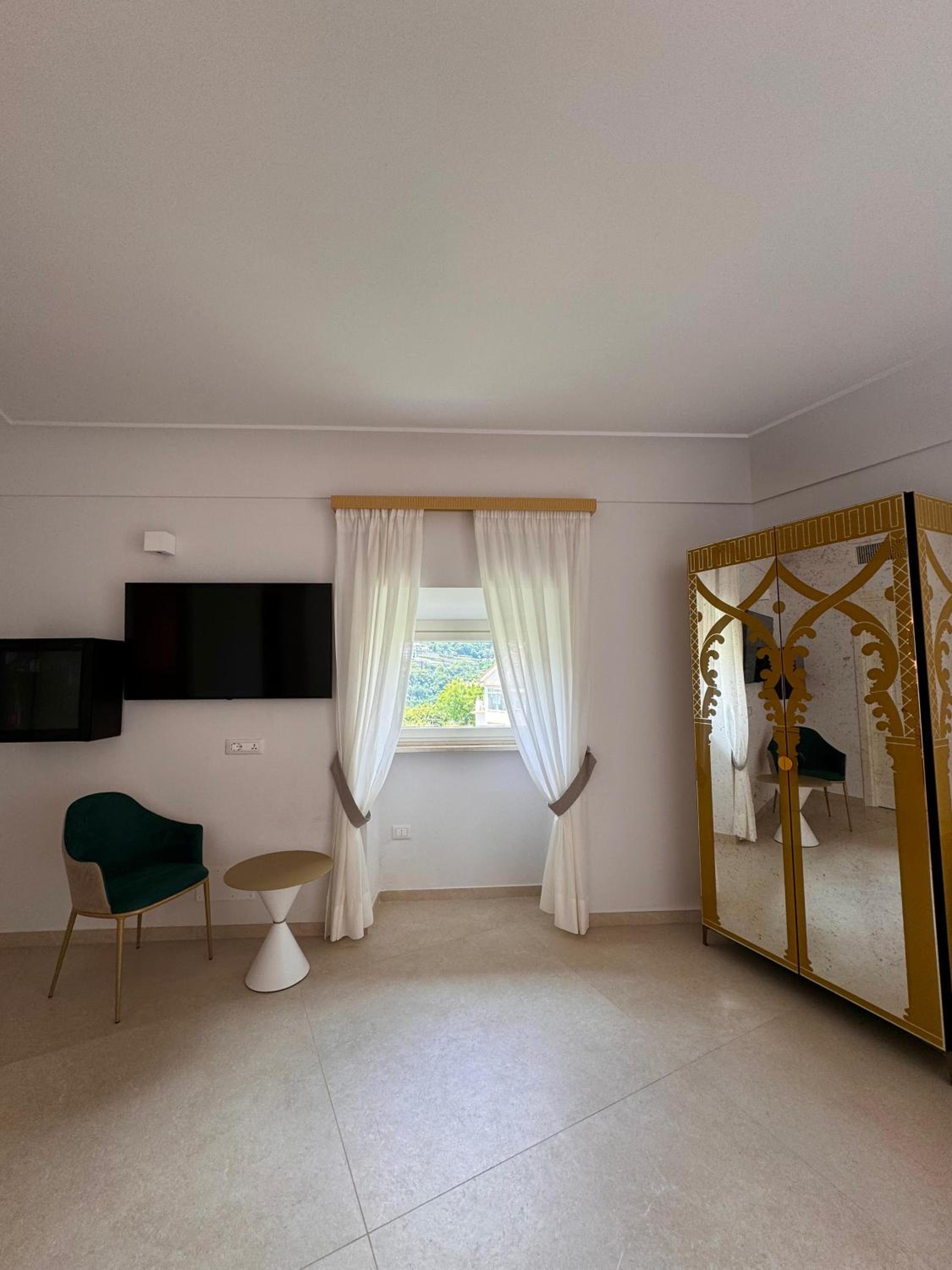 Superior Double or Twin Room with Garden View - Photo 3