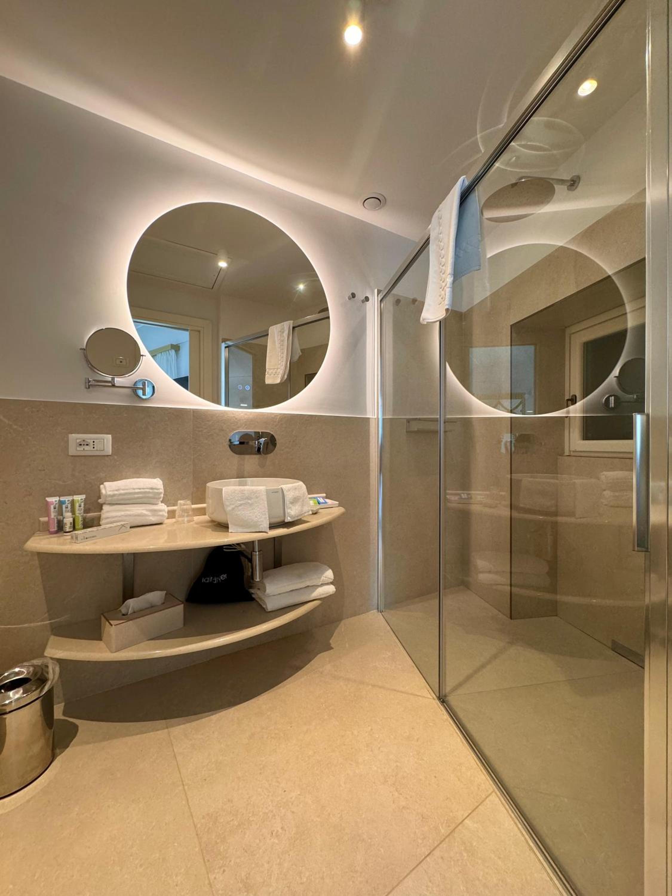 Superior Double or Twin Room with Garden View - Photo 4