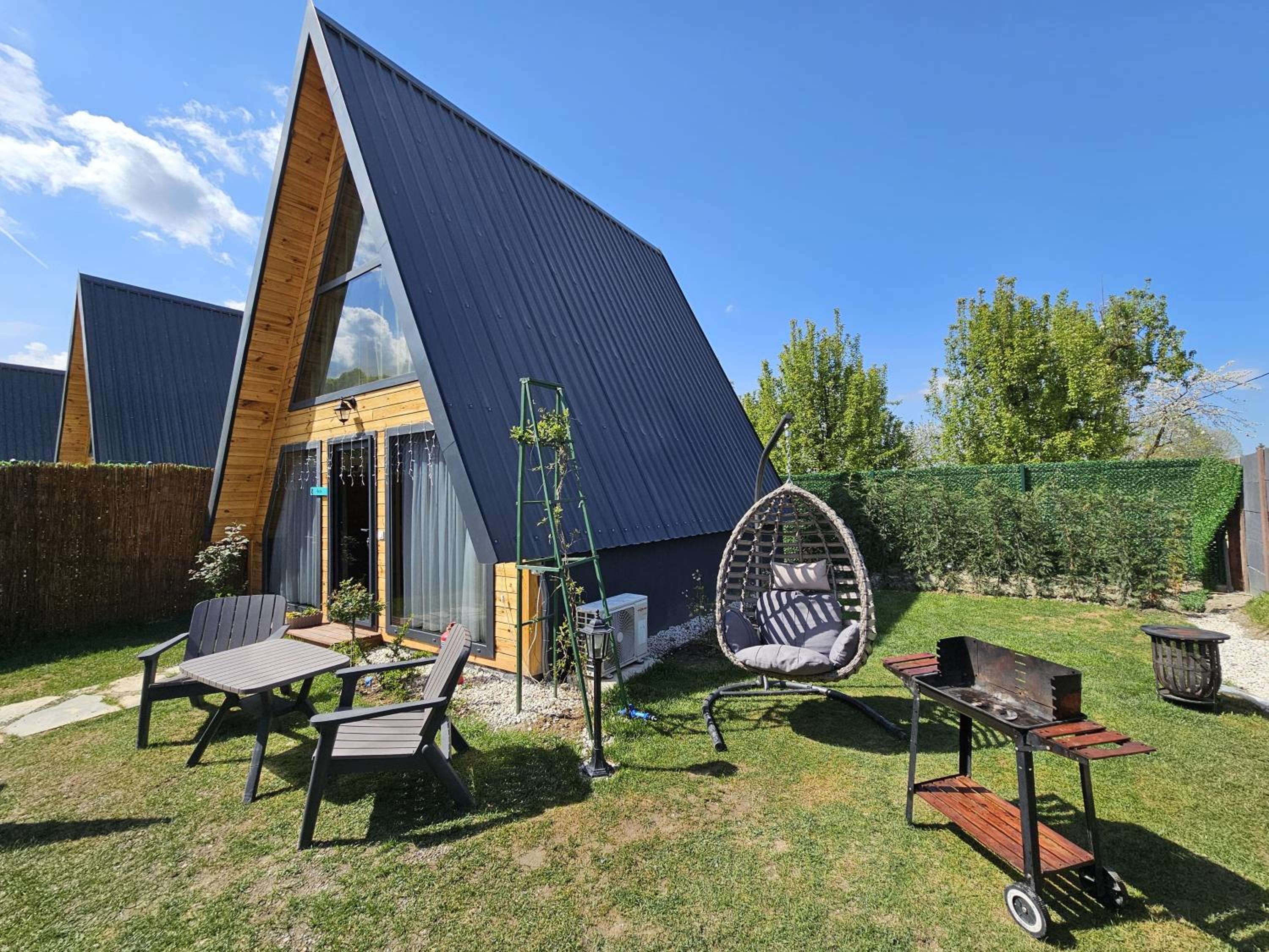 Bungalow with Garden View - Photo 2