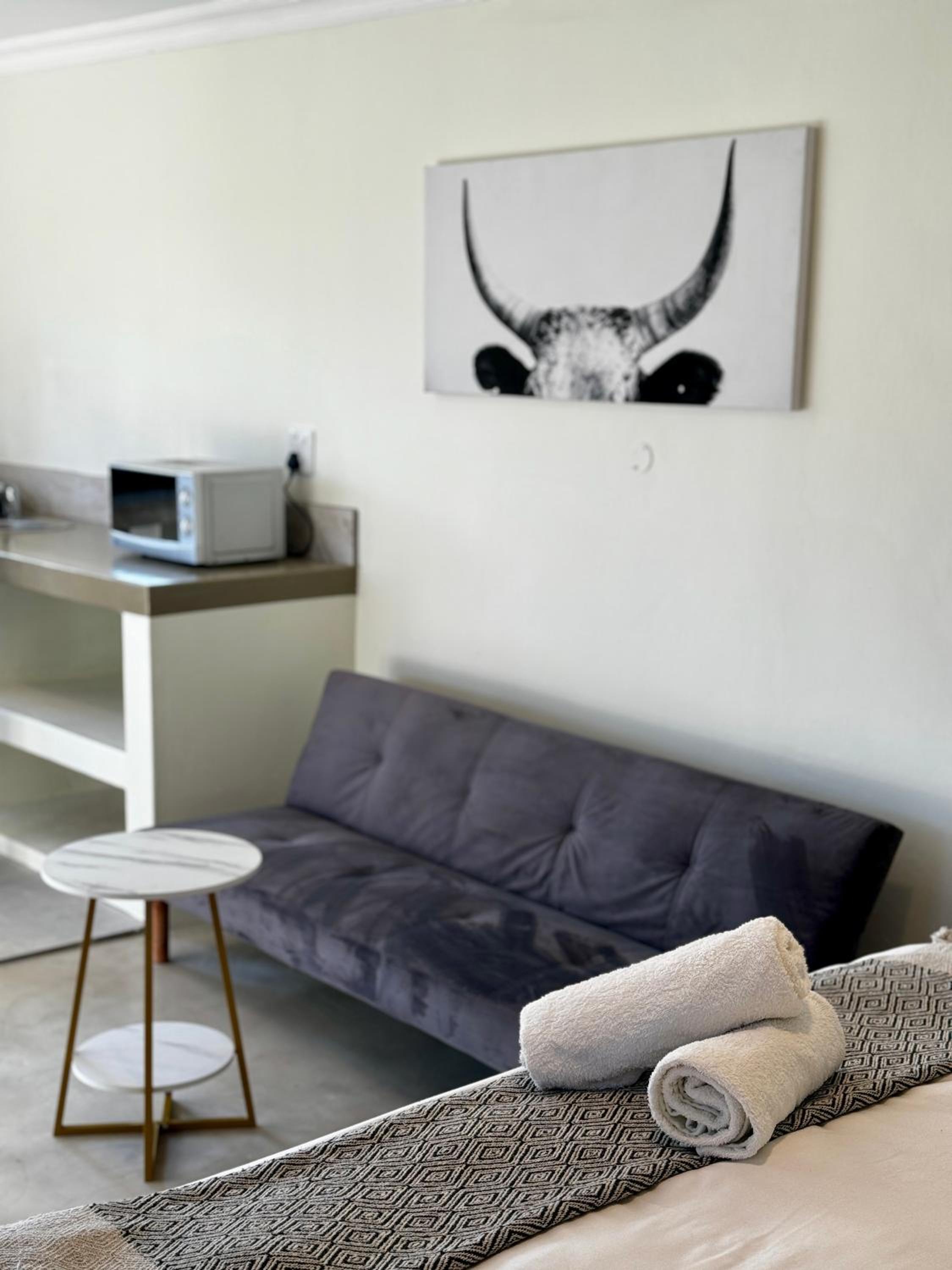 One-Bedroom Apartment - Photo 1