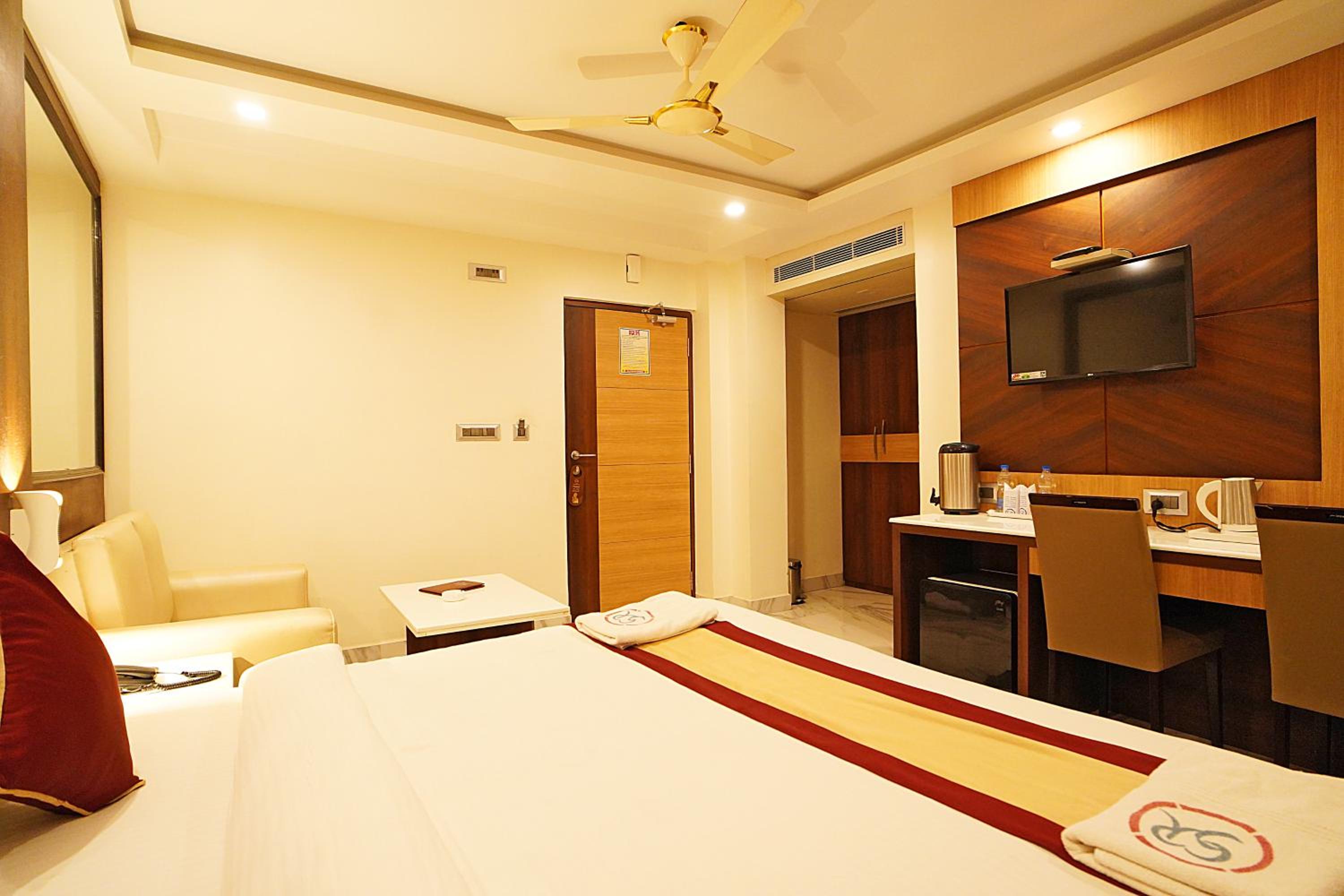 Deluxe King Room photo 2