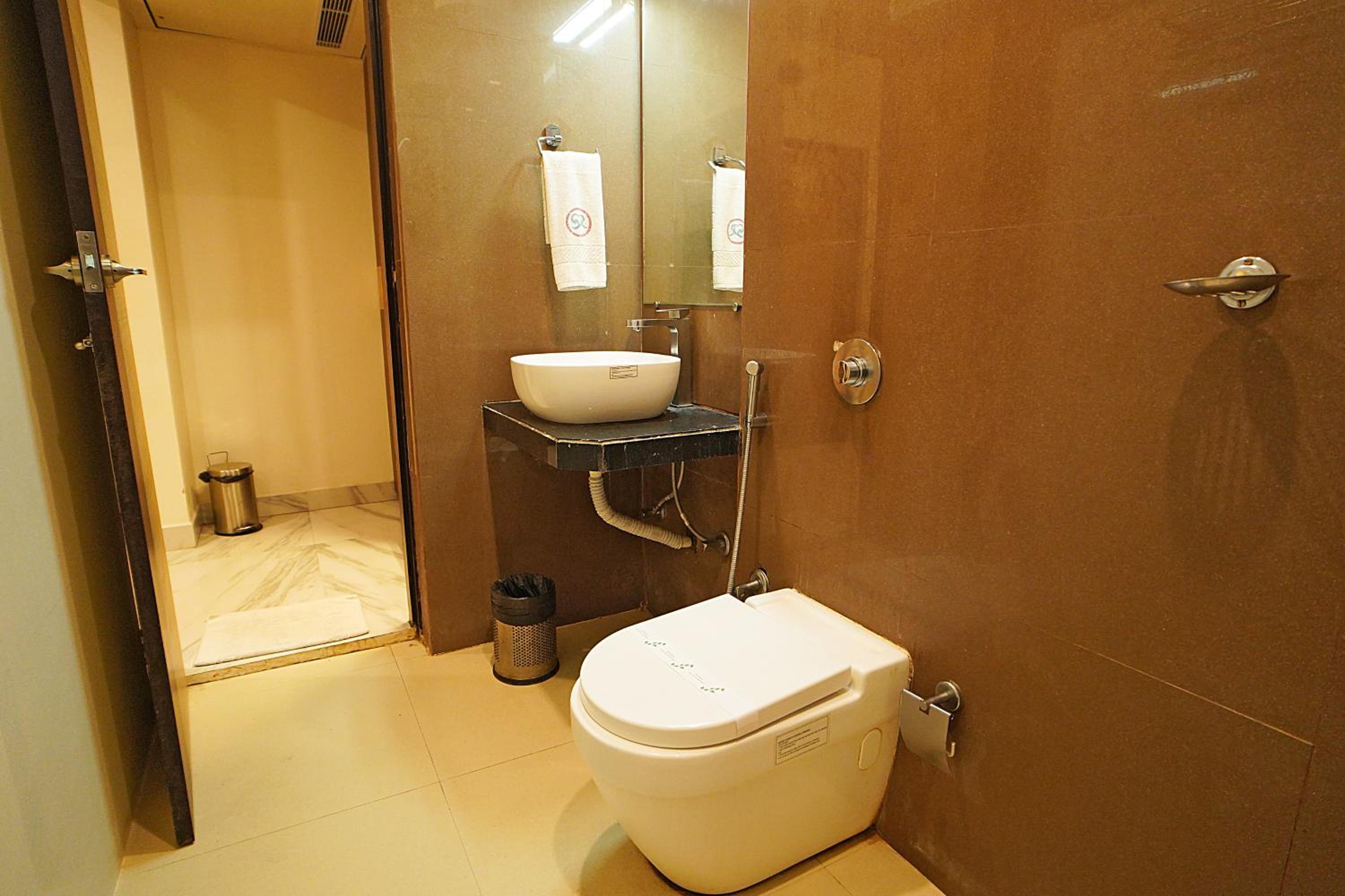 Deluxe King Room photo 3