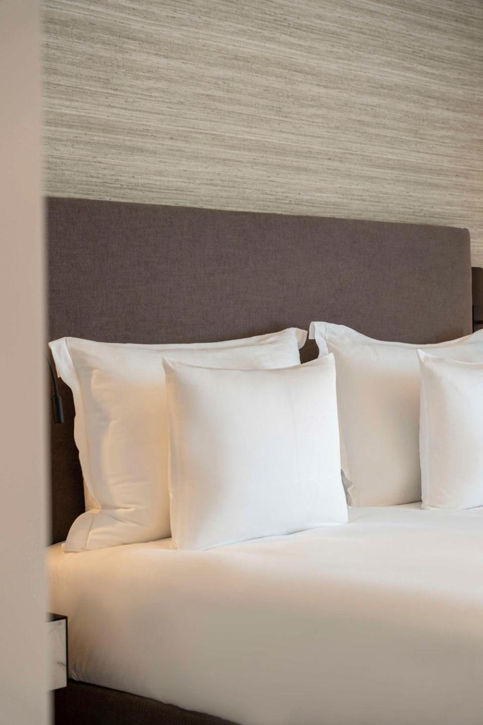 Signature Double Room thumbnail 6