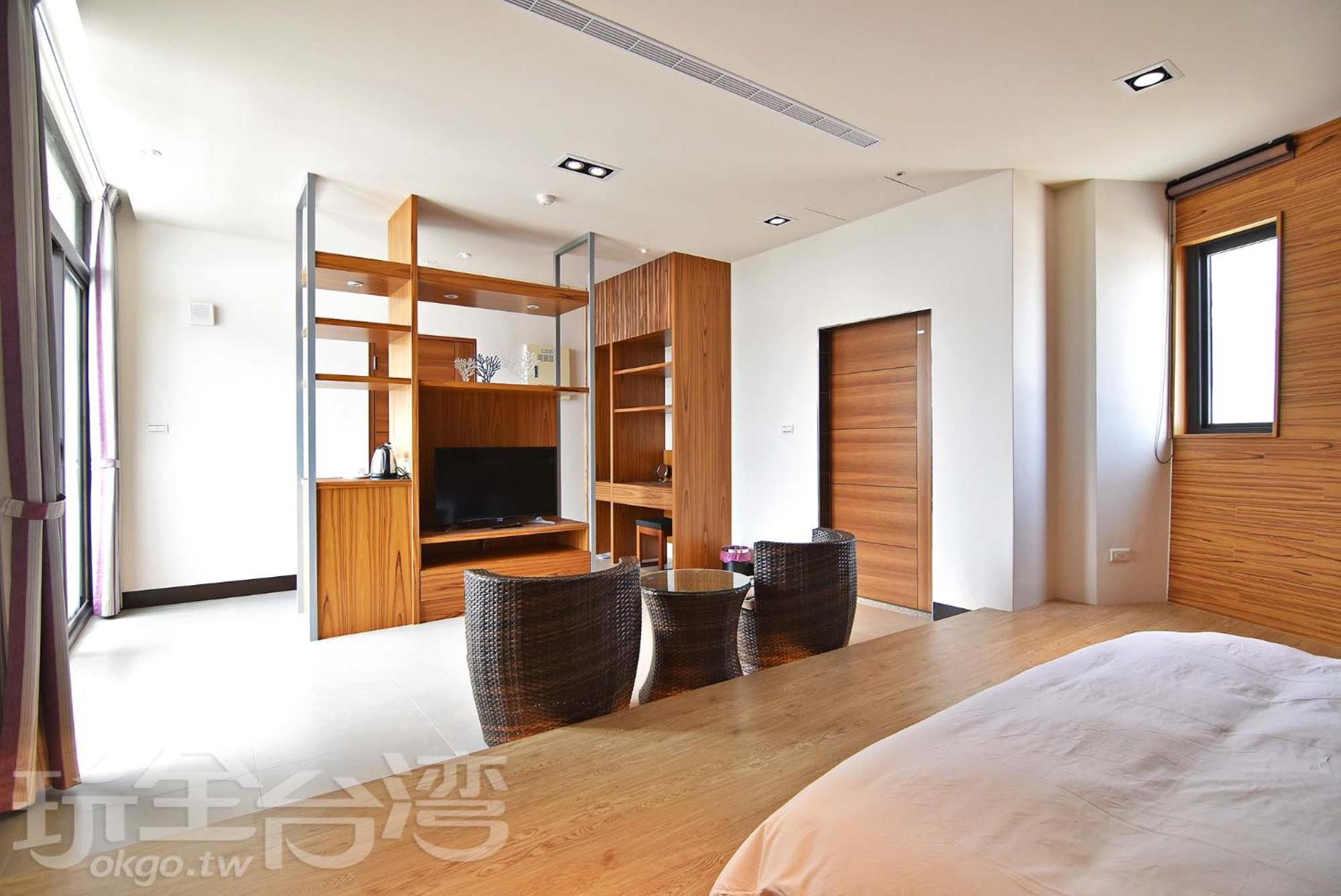 Deluxe Double Room with Balcony photo 2