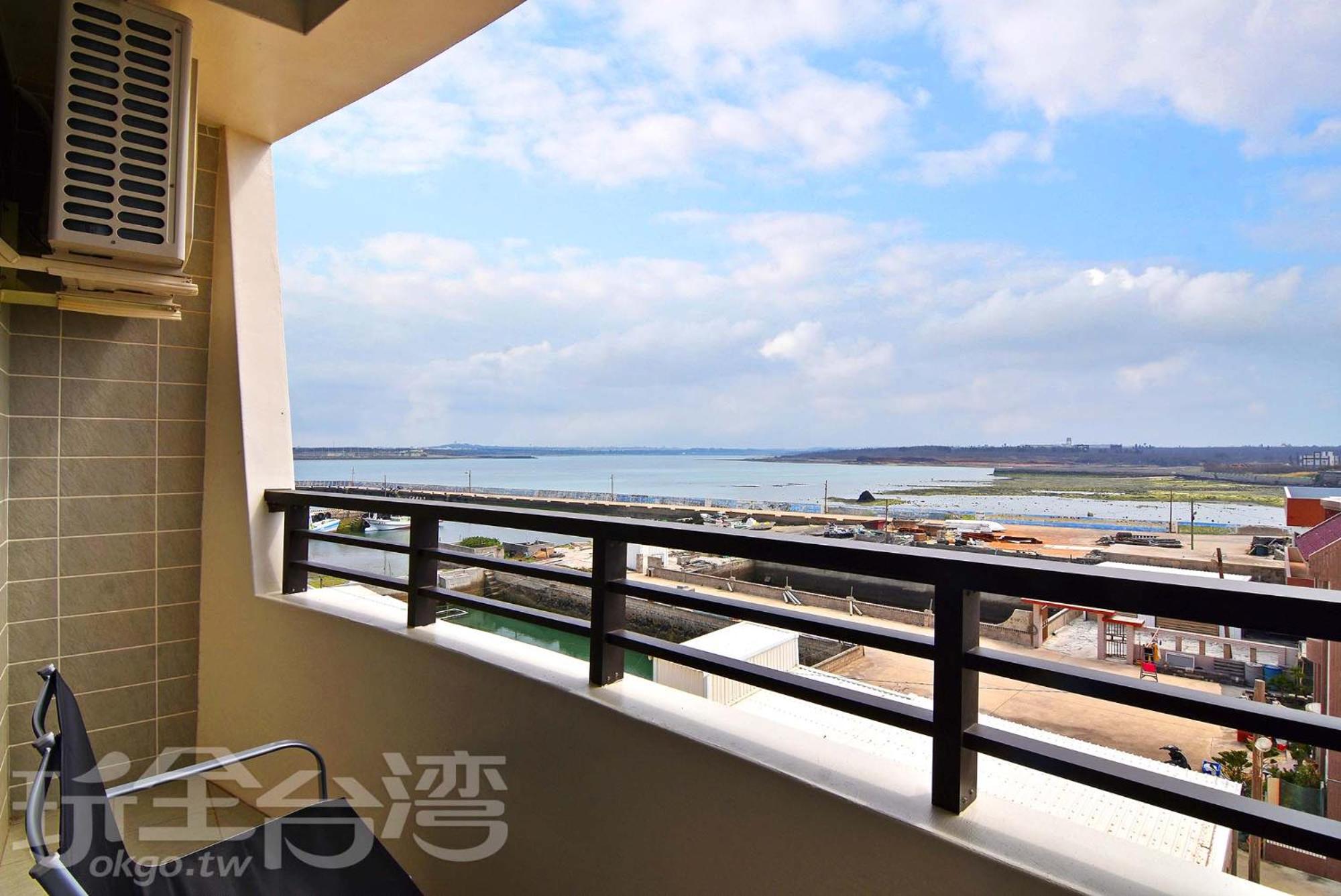 Deluxe Double Room with Balcony photo 3