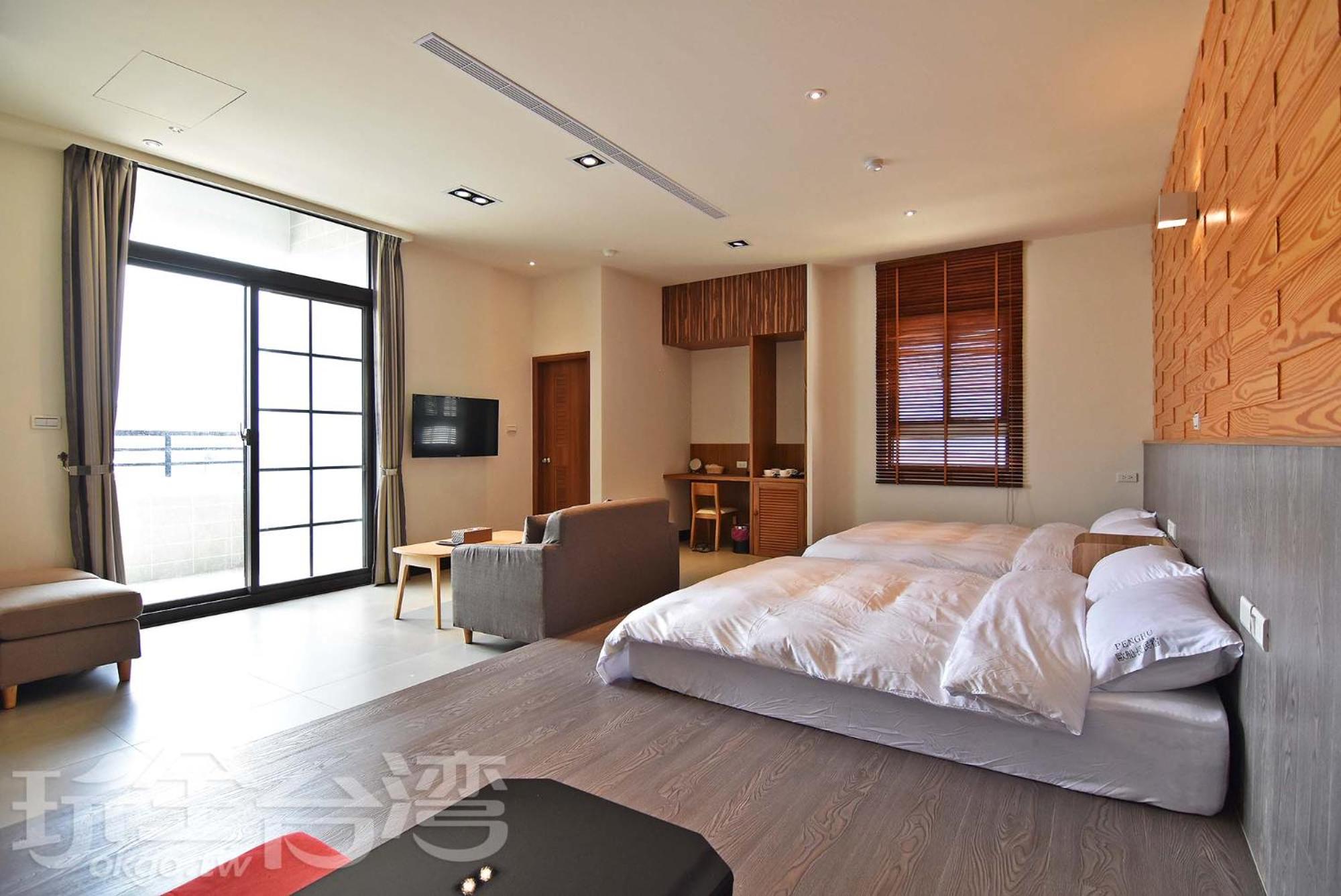 Quadruple Room with Balcony photo 3
