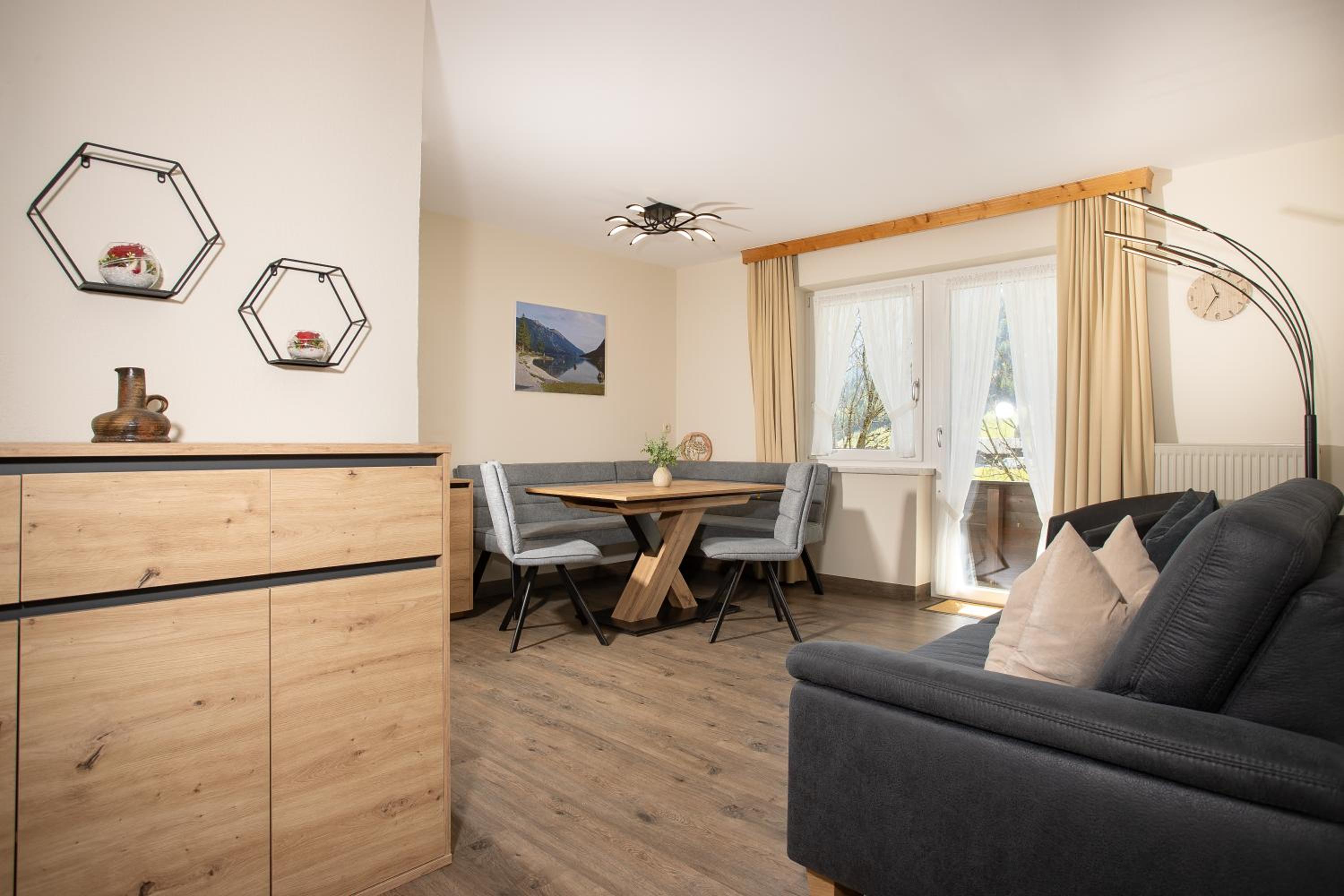 Comfort Two-Bedroom Apartment with Balcony