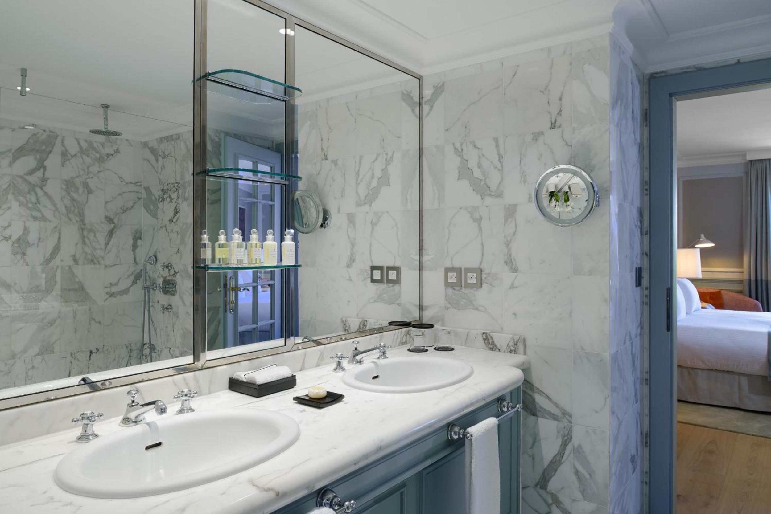 Superior Double Room - Pool Level - Photo 10