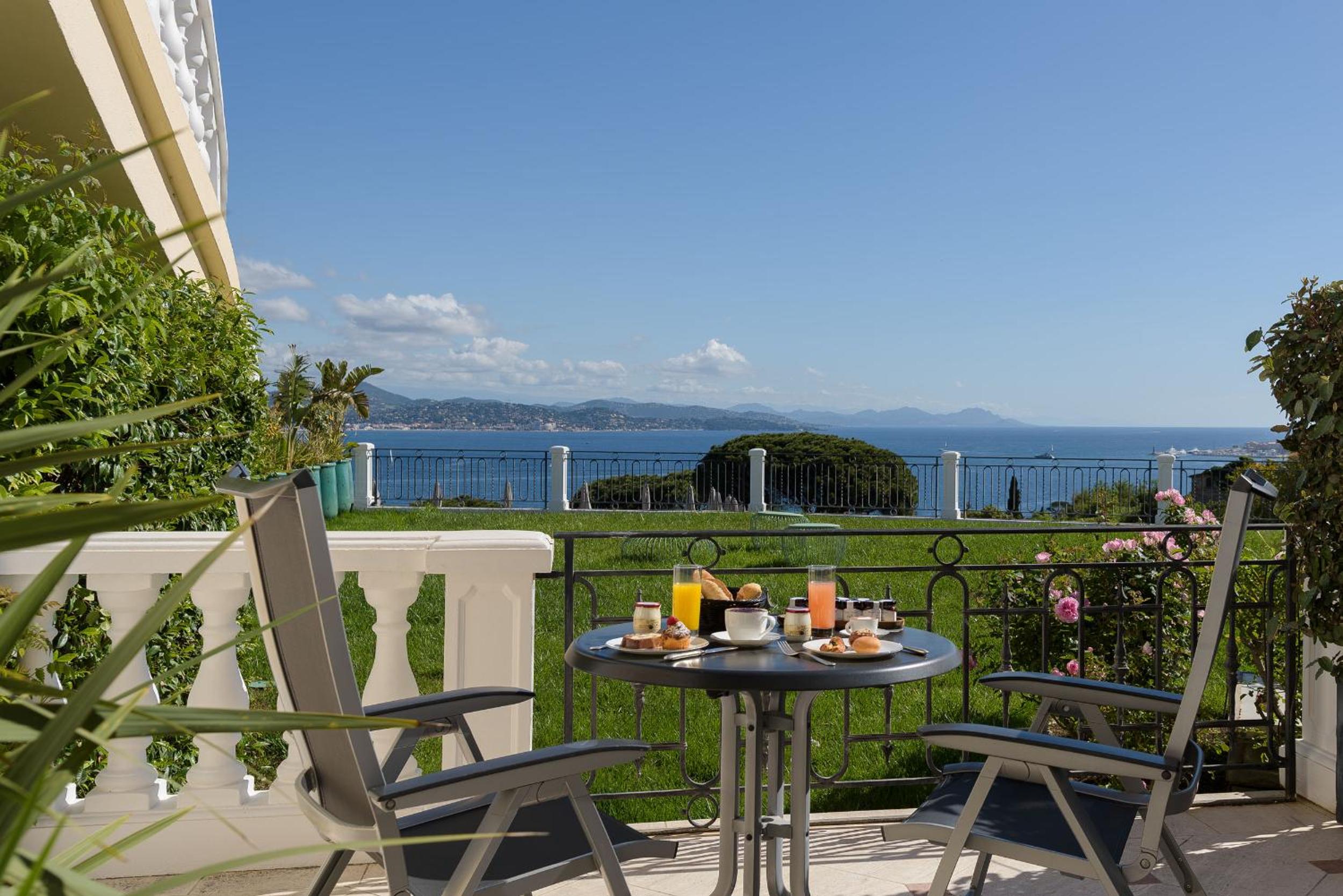 Deluxe Double Room with Sea View - Photo 7