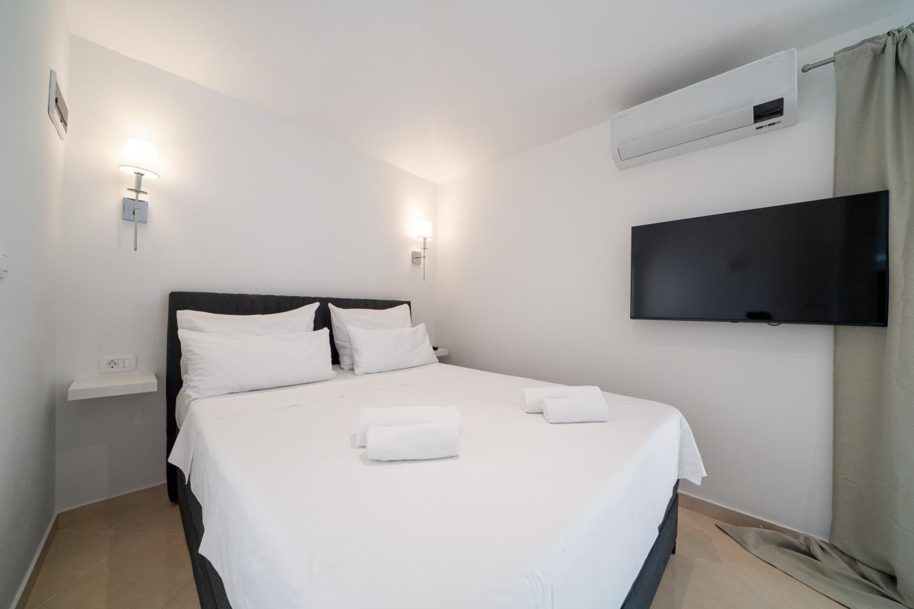 Studio Apartment photo 1