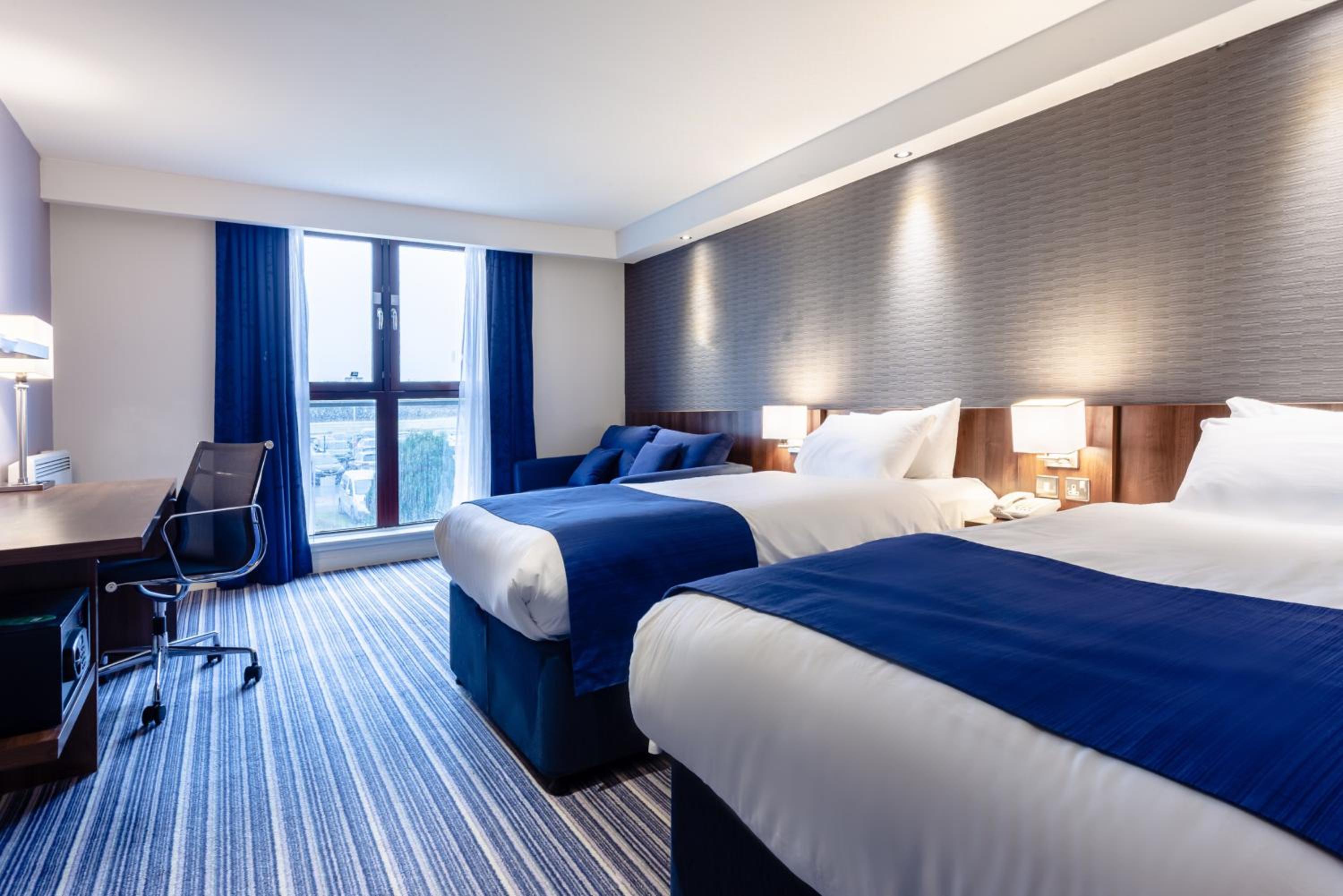 Standard Twin Room with Free Hot Breakfast - Photo 5